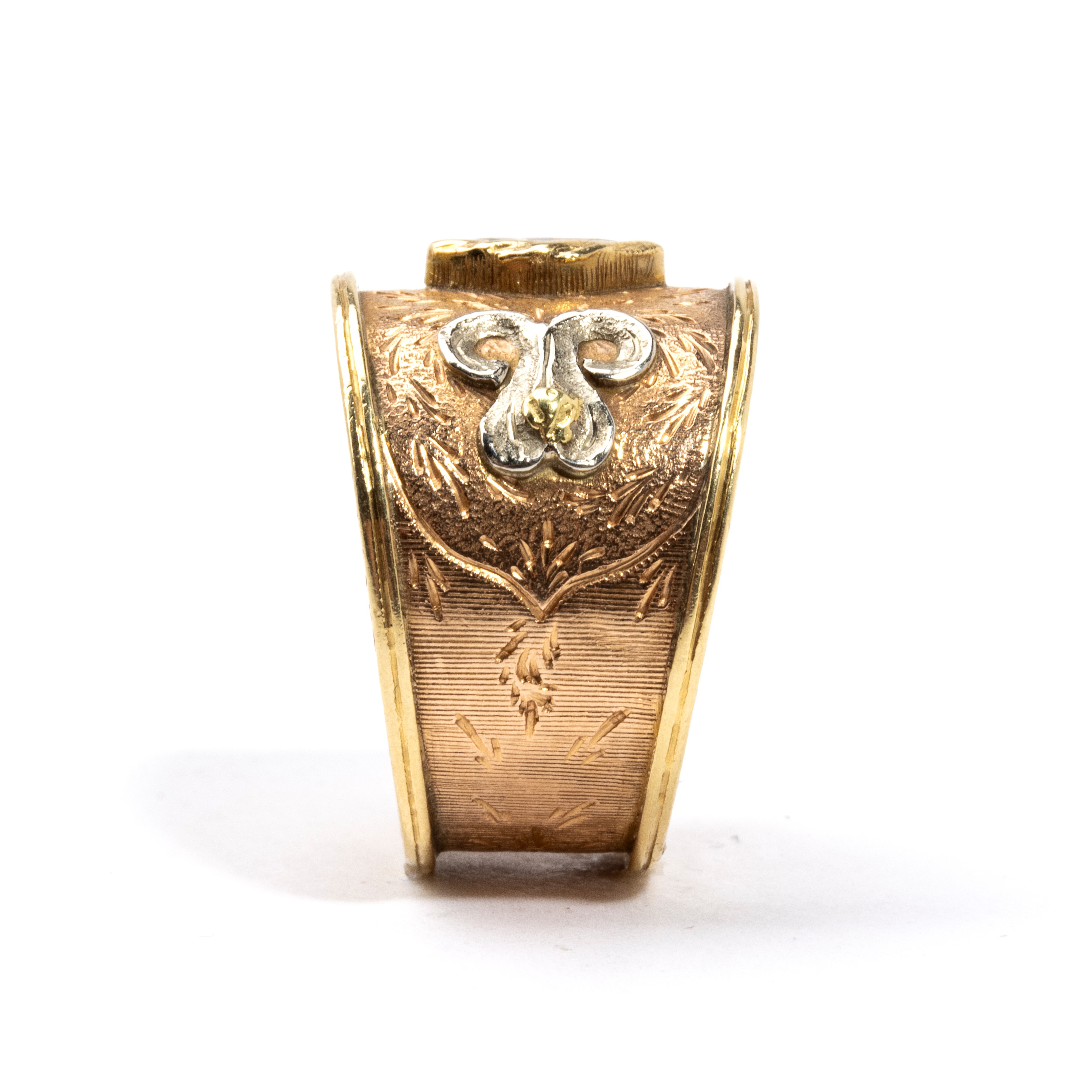 Anello a fascia in oro con diamante centrale