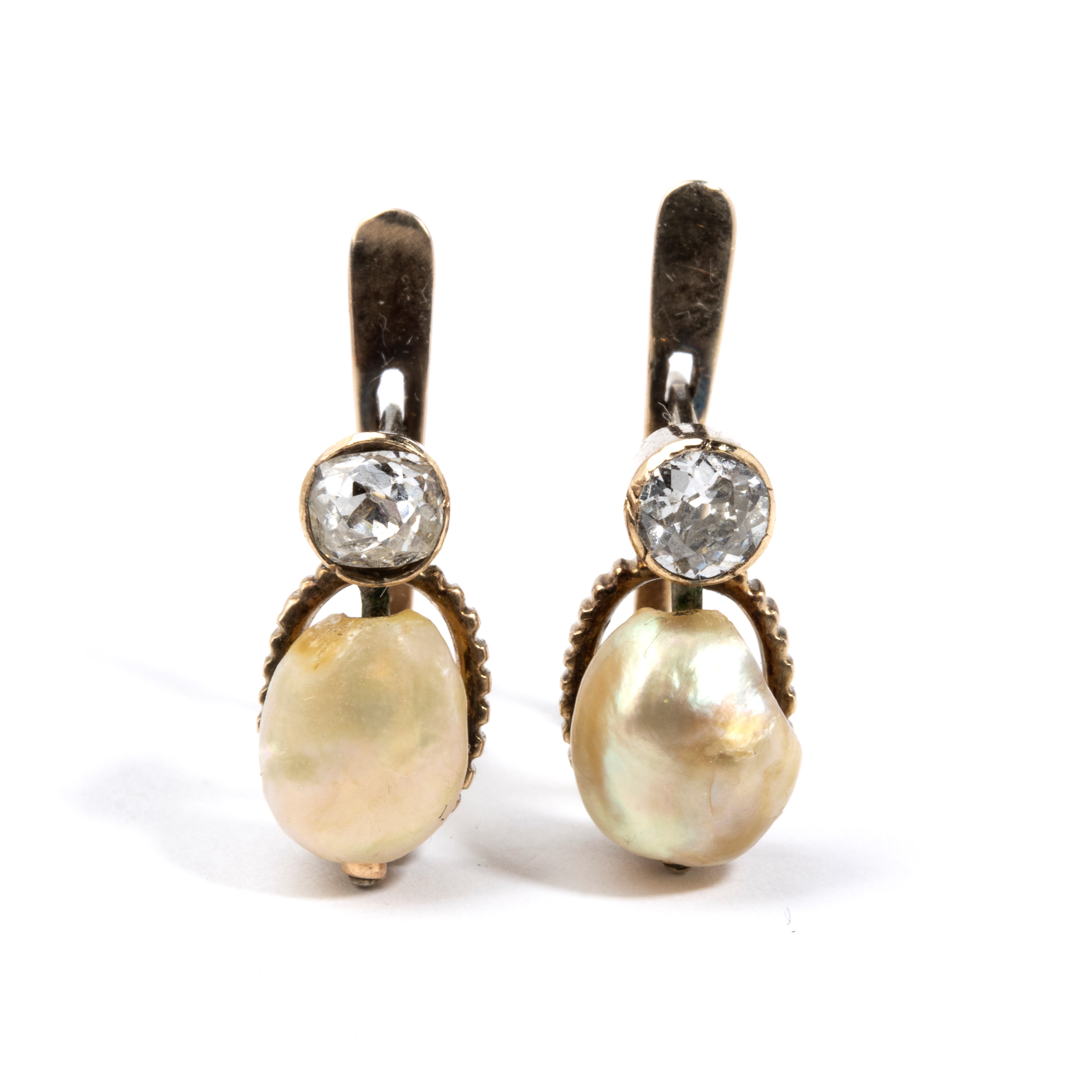Orecchini, oro con perle naturali d’acqua dolce e diamanti (certificato IGC)