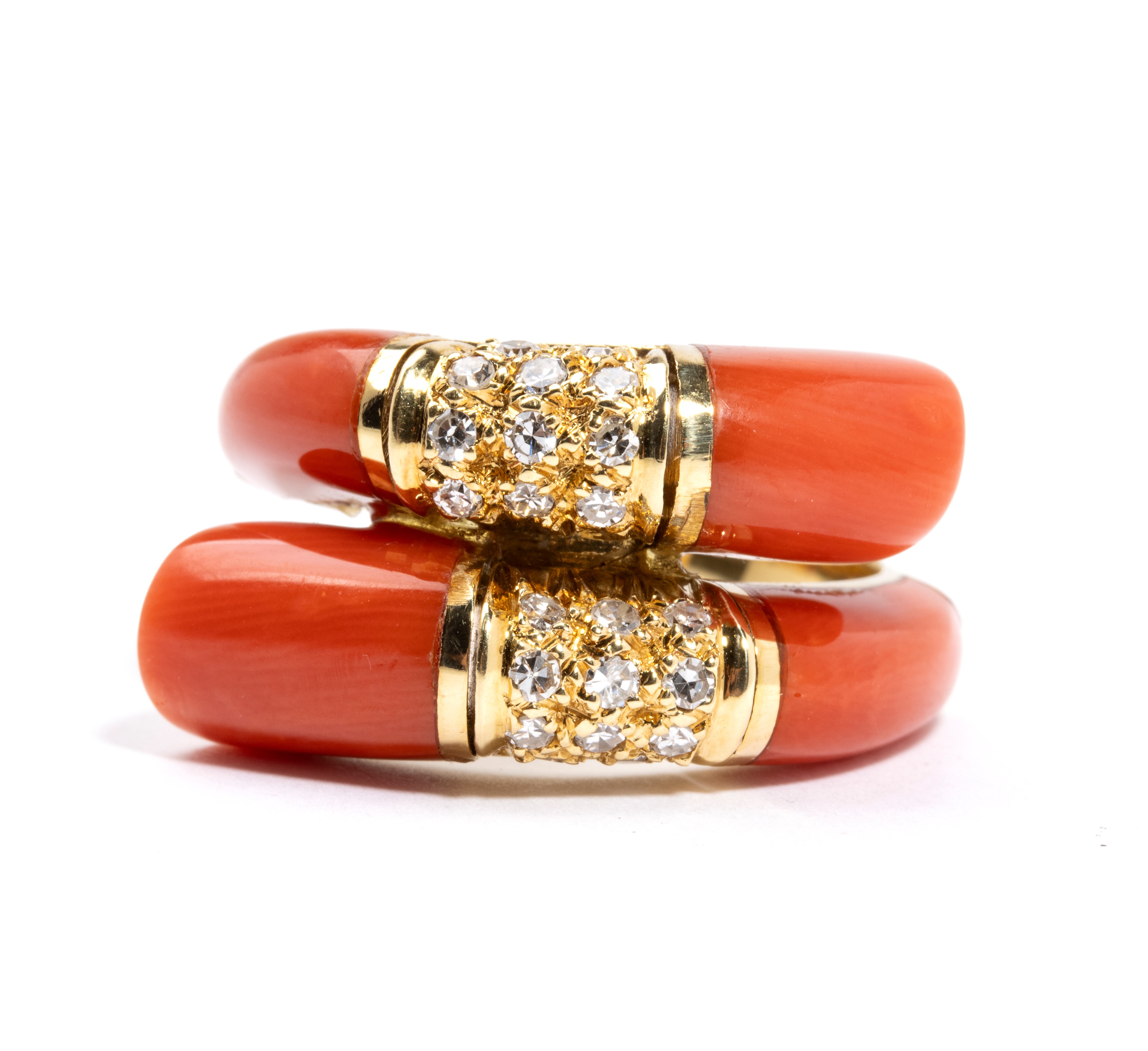 Anello in oro con corallo del Mediterraneo e diamanti
