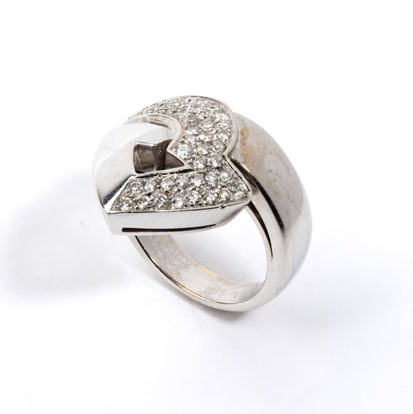 Anello in oro con diamanti