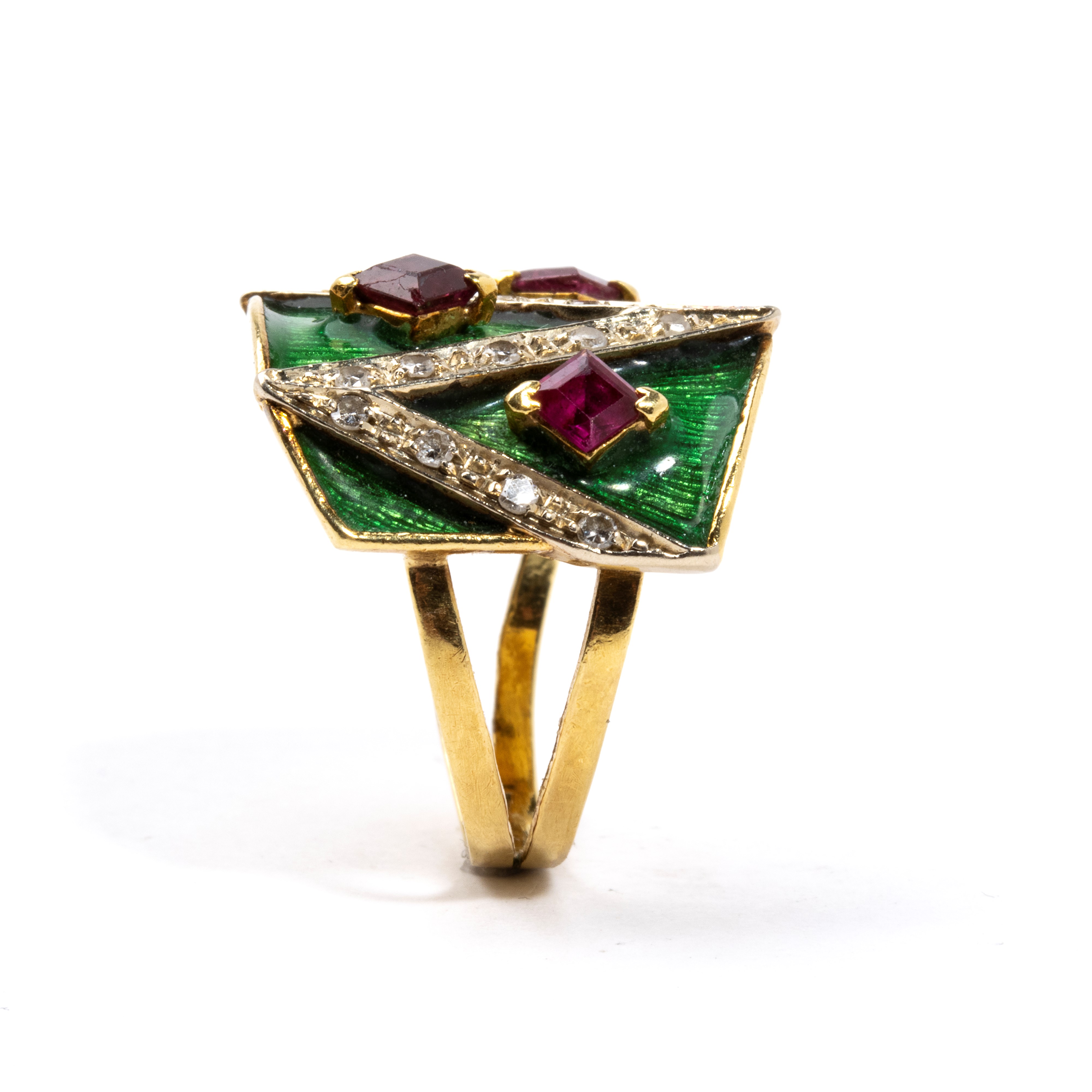 Anello in oro giallo 18k con smalto verde, diamanti e rubini