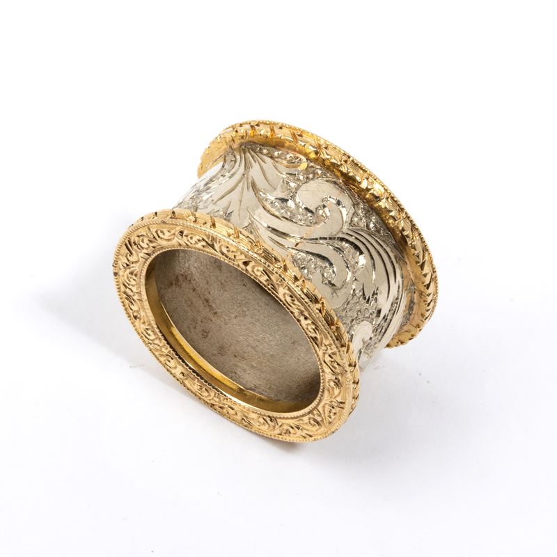 Anello a fascia in oro