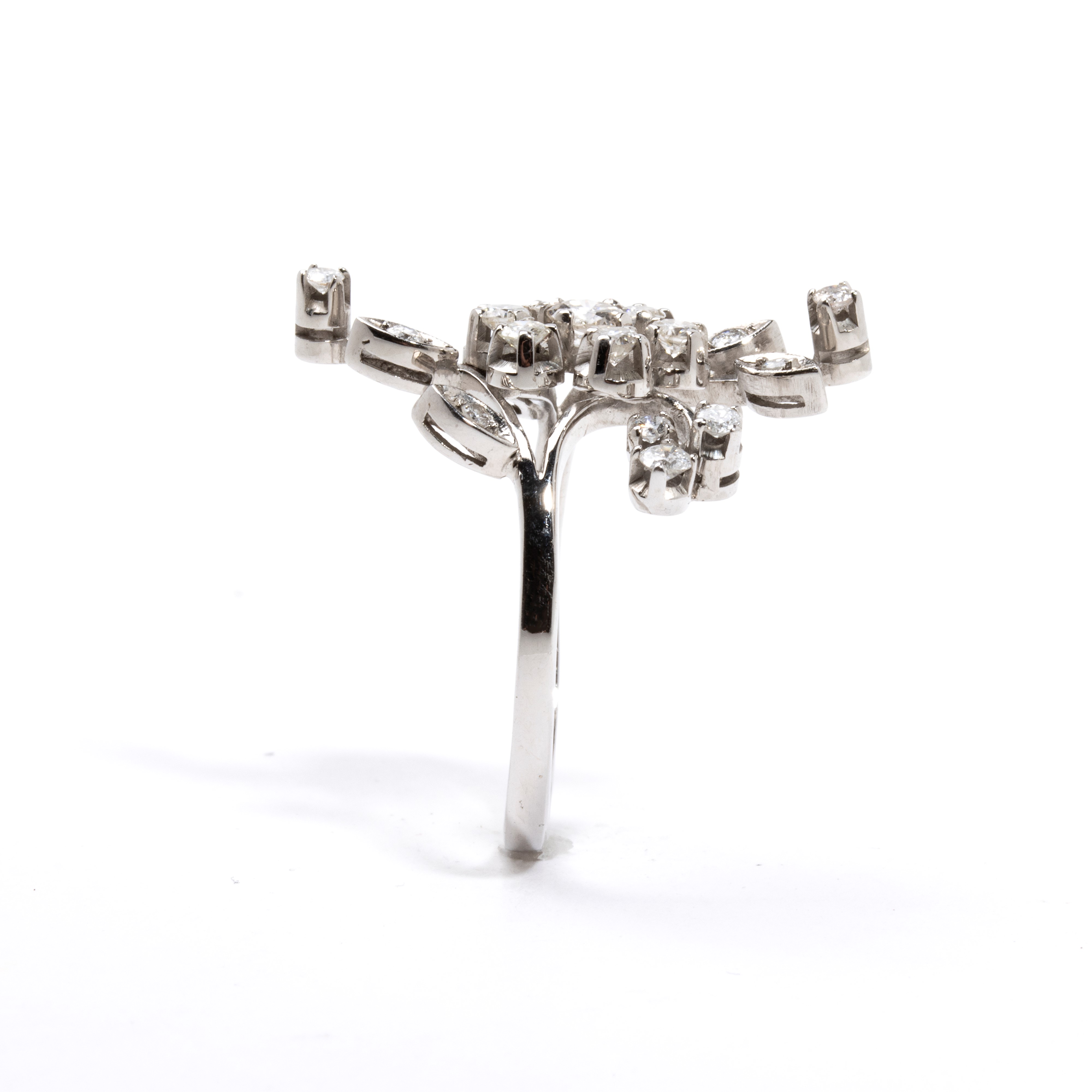 Anello in oro con diamanti