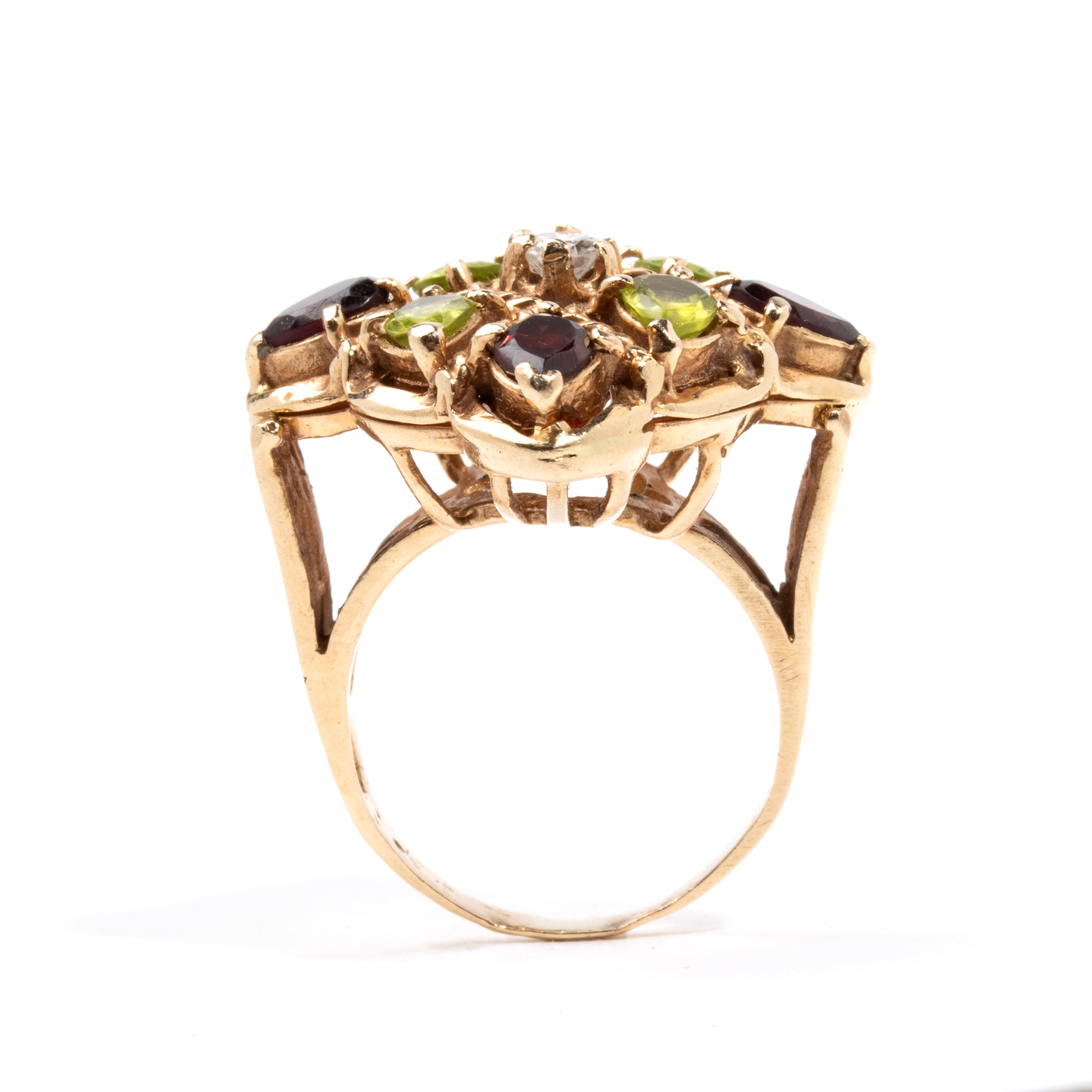 Anello in oro con diamanti, granati e peridoti