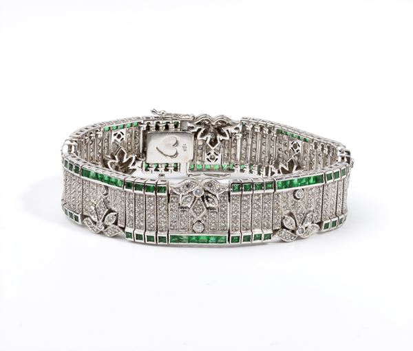 Bracciale in oro con diamanti e smeraldi