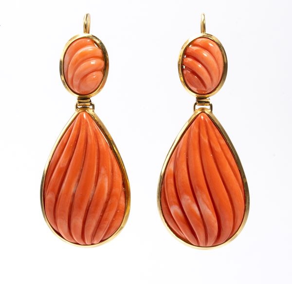 Orecchini in oro con corallo