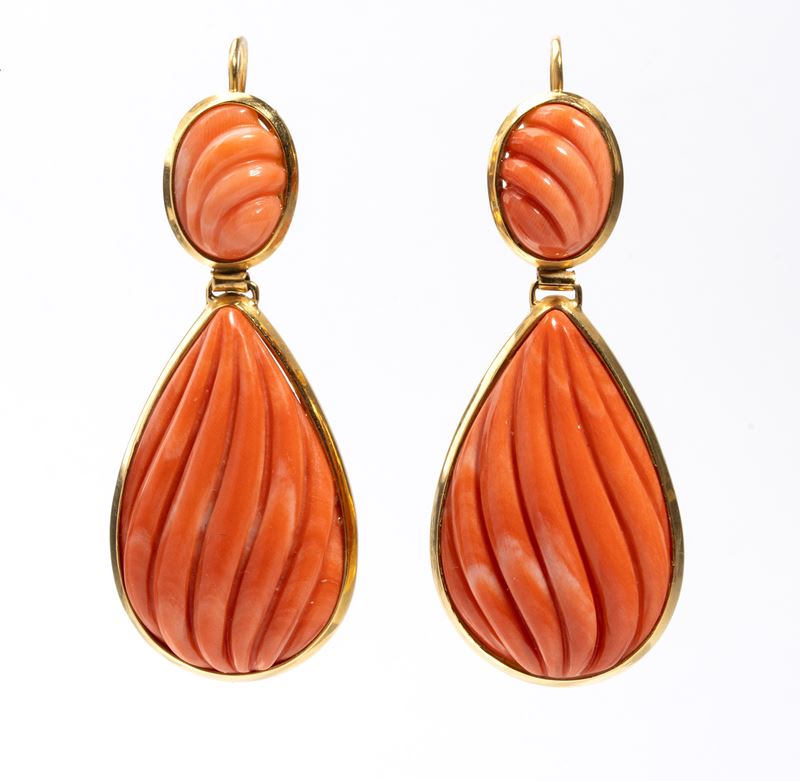 Orecchini in oro con corallo