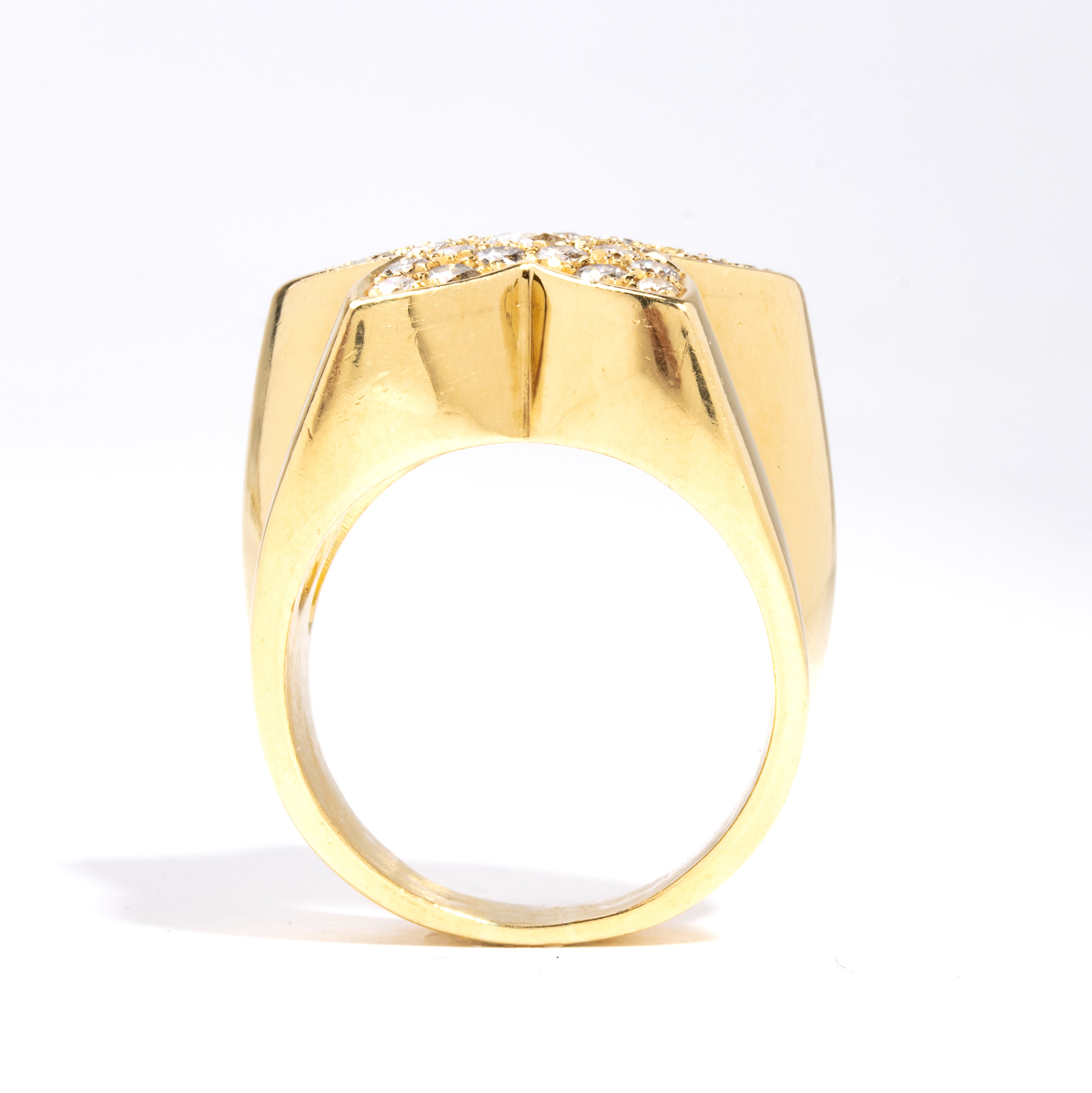 Anello a fascia in oro con diamanti