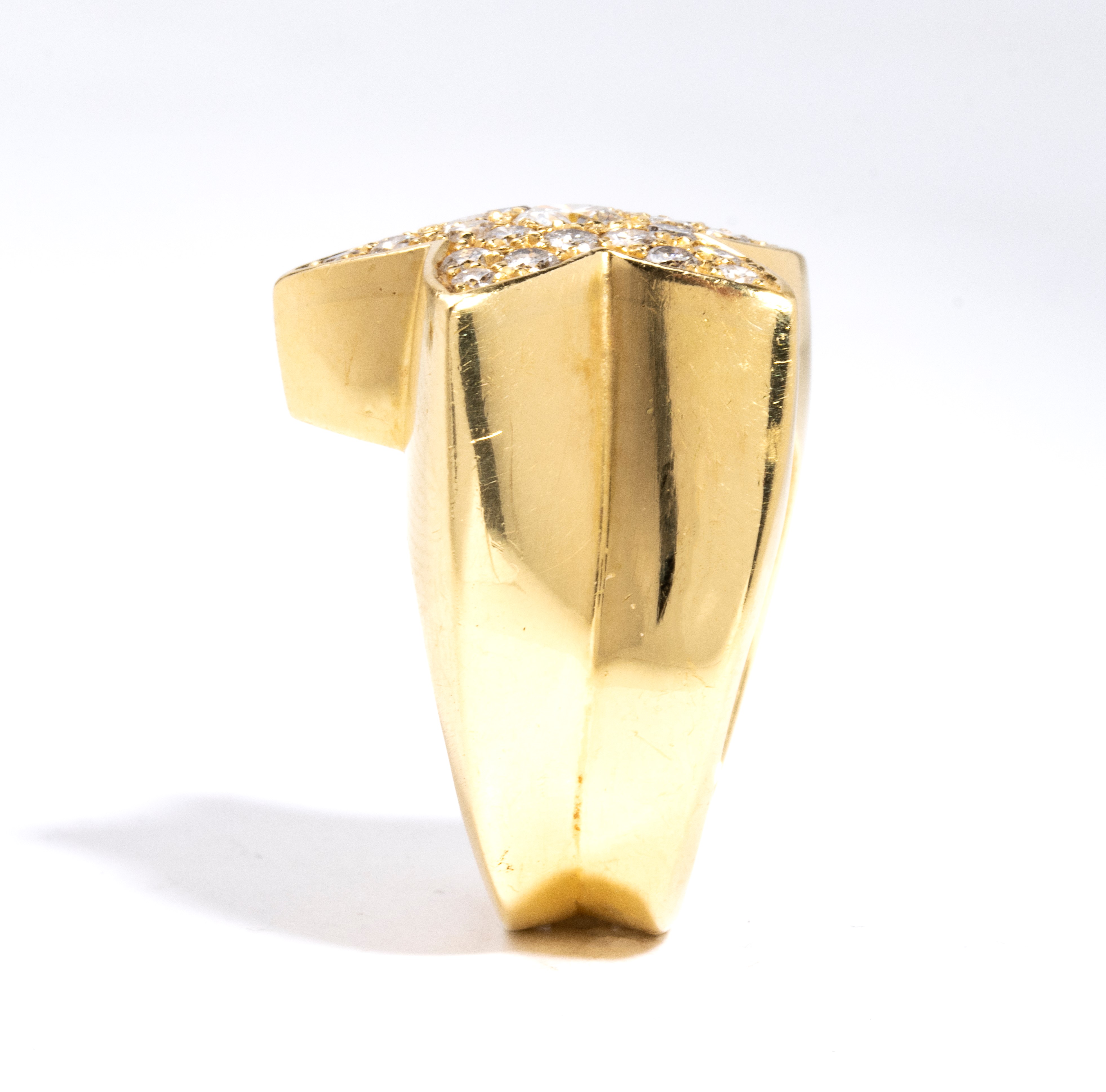 Anello a fascia in oro con diamanti