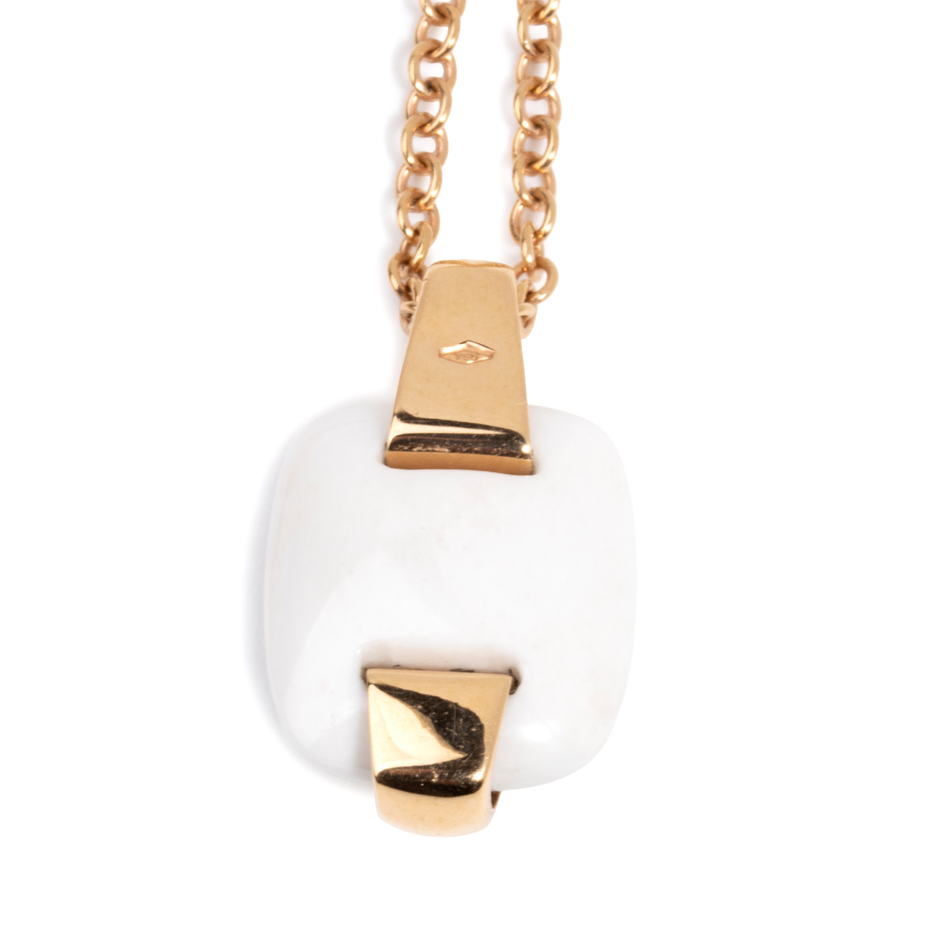 Collana con pendente, oro giallo 18k e ceramica bianca