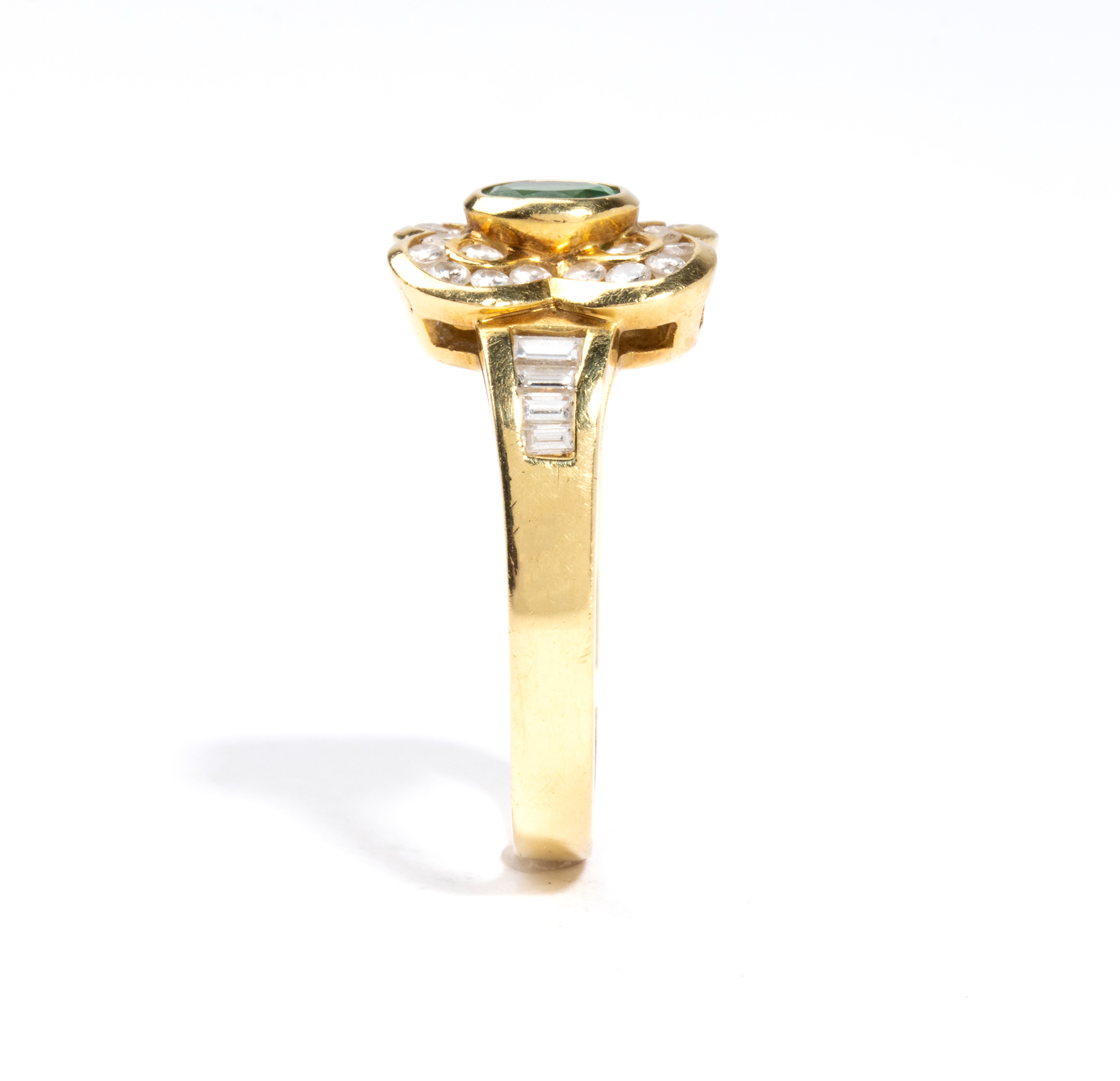 Anello in oro con smearldo e diamanti