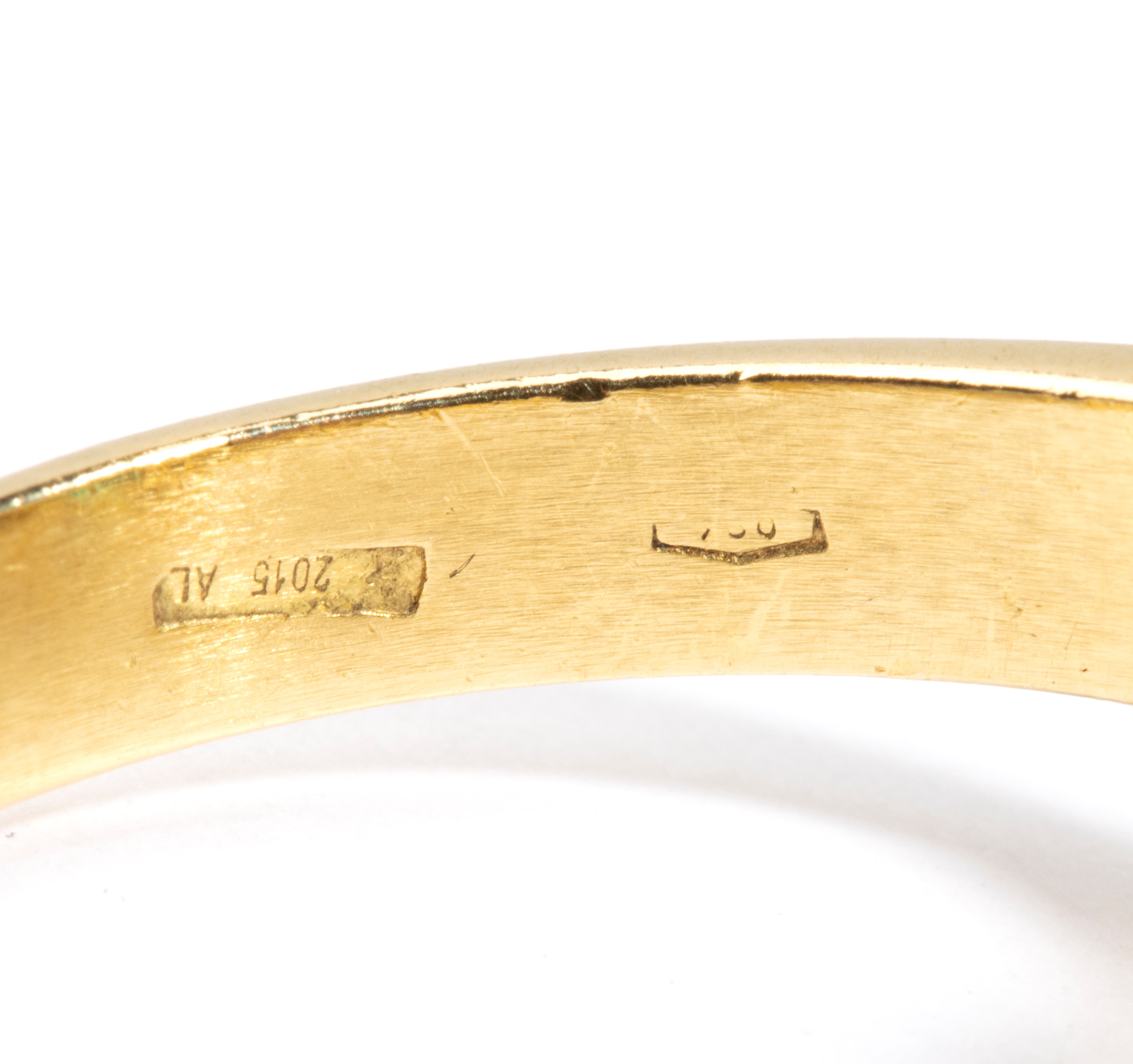 Anello in oro con smearldo e diamanti