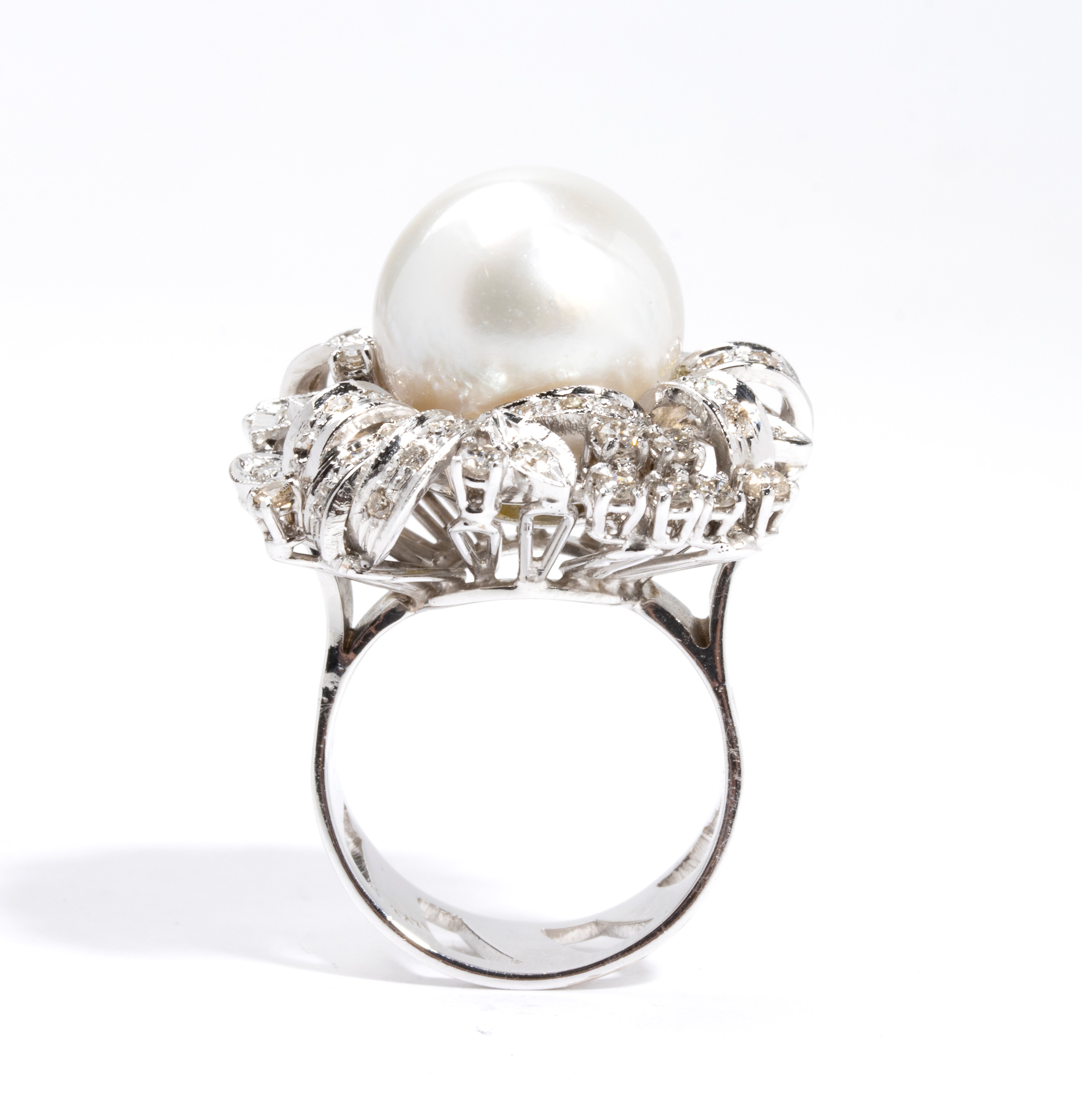 Anello in oro con diamanti e perla Australiana