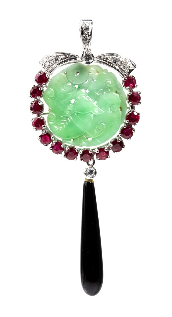 Pendente in oro con giada, rubini e onice