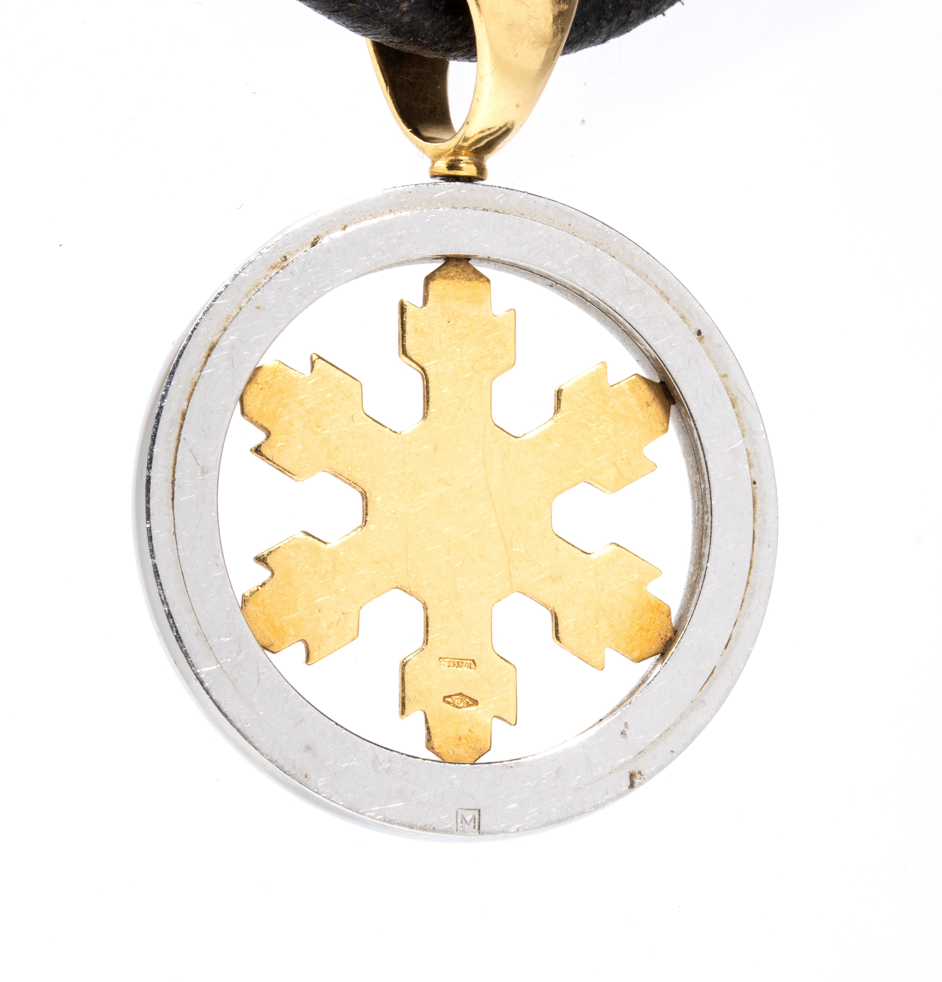 Collezione Tondo: girocollo in cuoio con pendente in acciaio ed oro