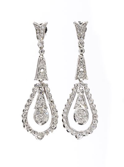 Orecchini pendenti a goccia, oro bianco 18k con diamanti (taglio huit-huit)