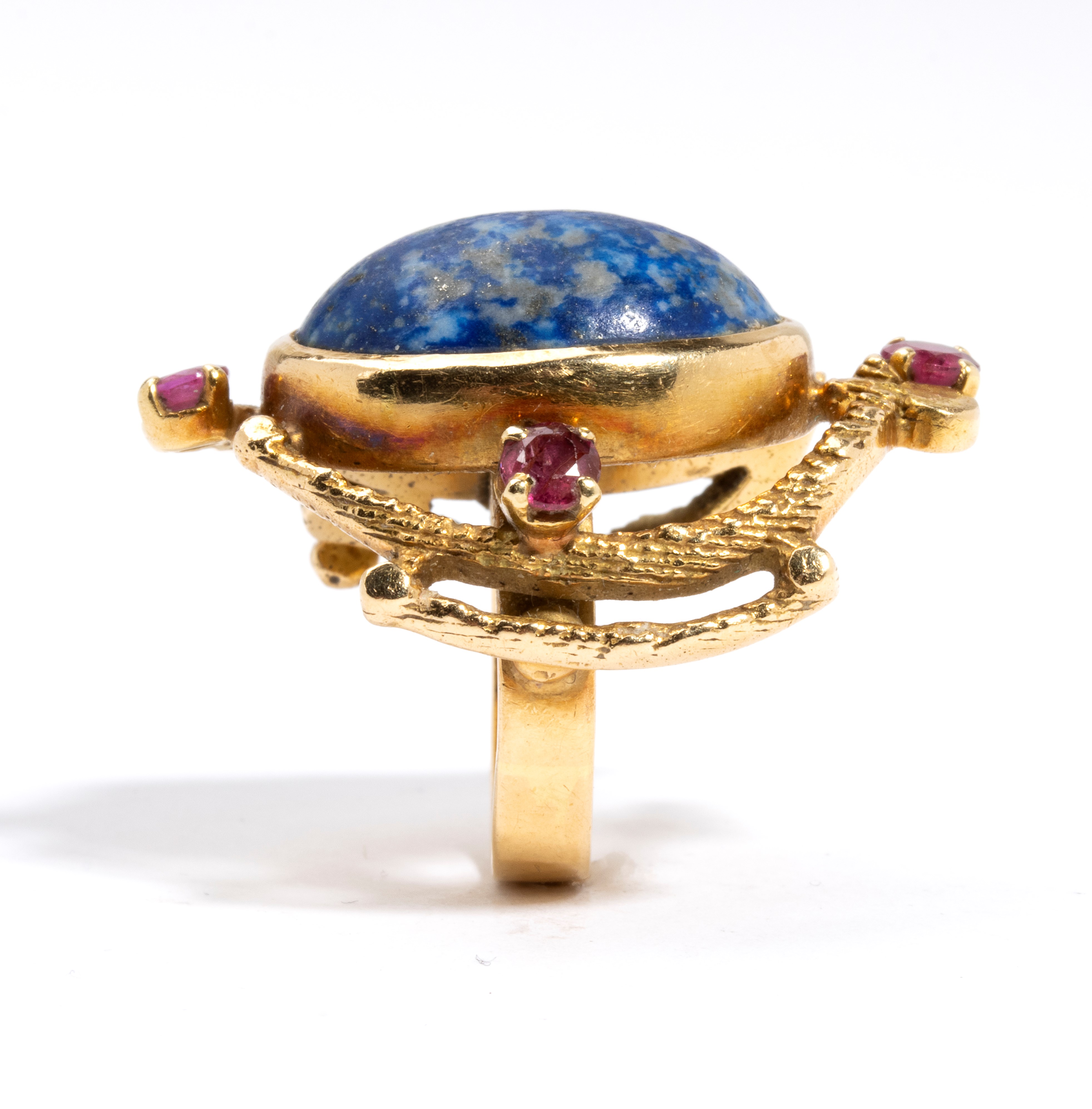 Anello in oro con lapislazzuli e rubini