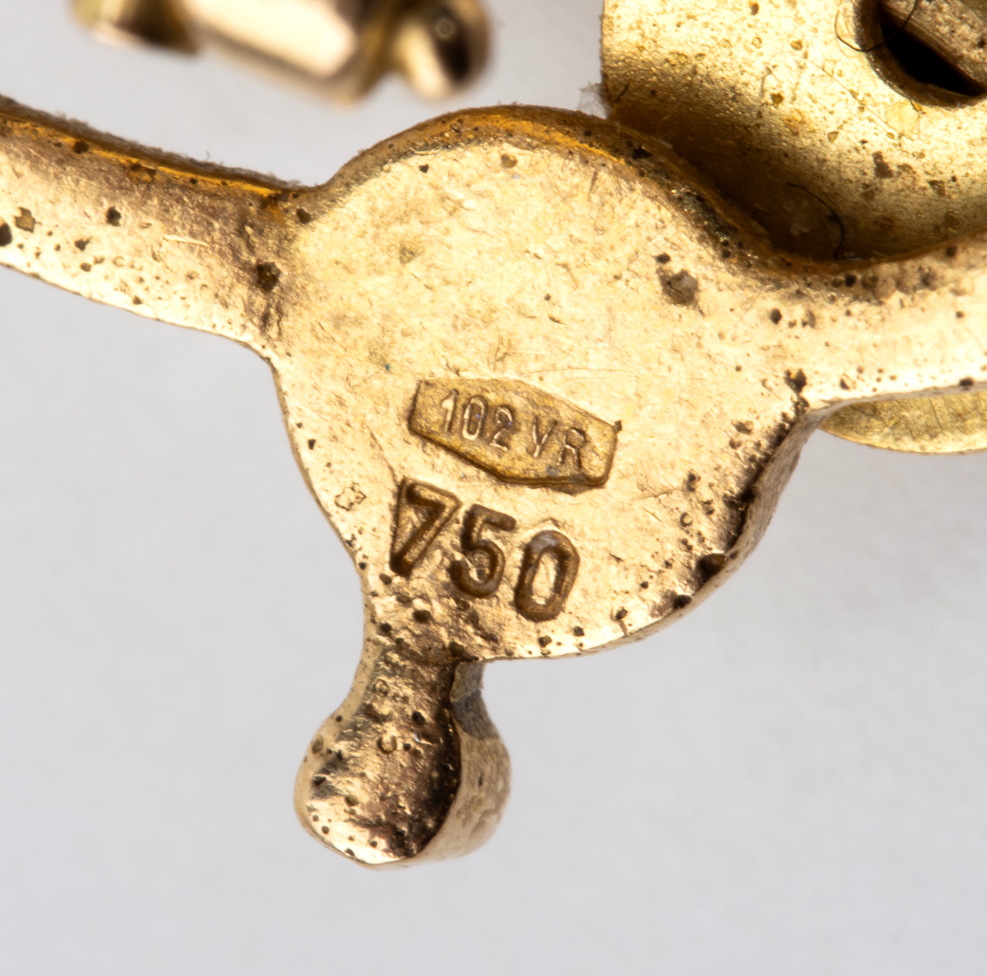 Orecchini in oro con lapislazzuli e rubini