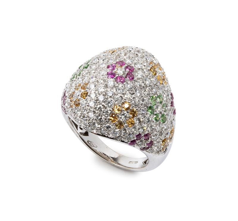 Anello a fascia in oro bianco 18k con pavé di diamanti e pietre colorate