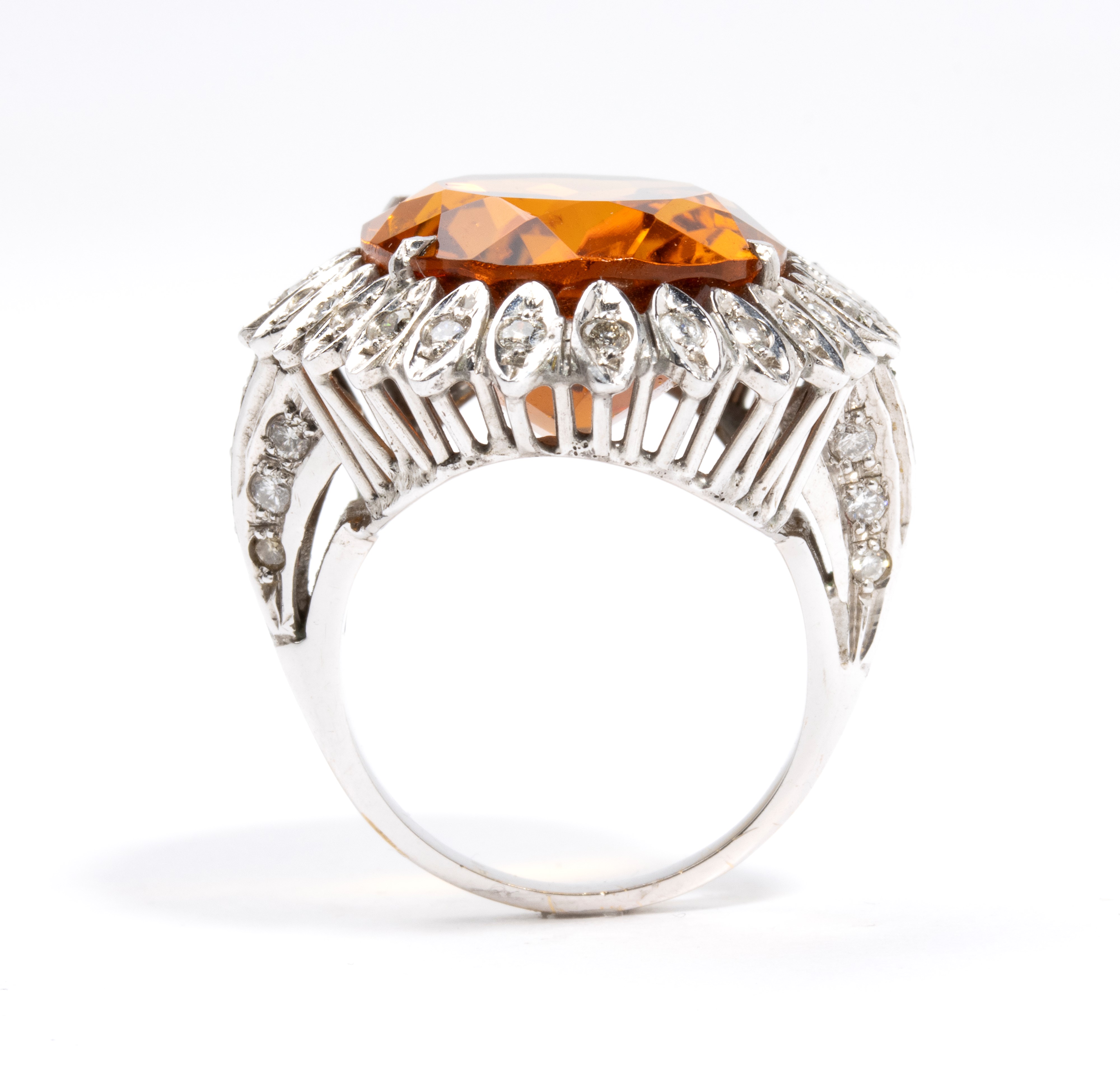 Anello in oro con diamanti e quarzo citrino