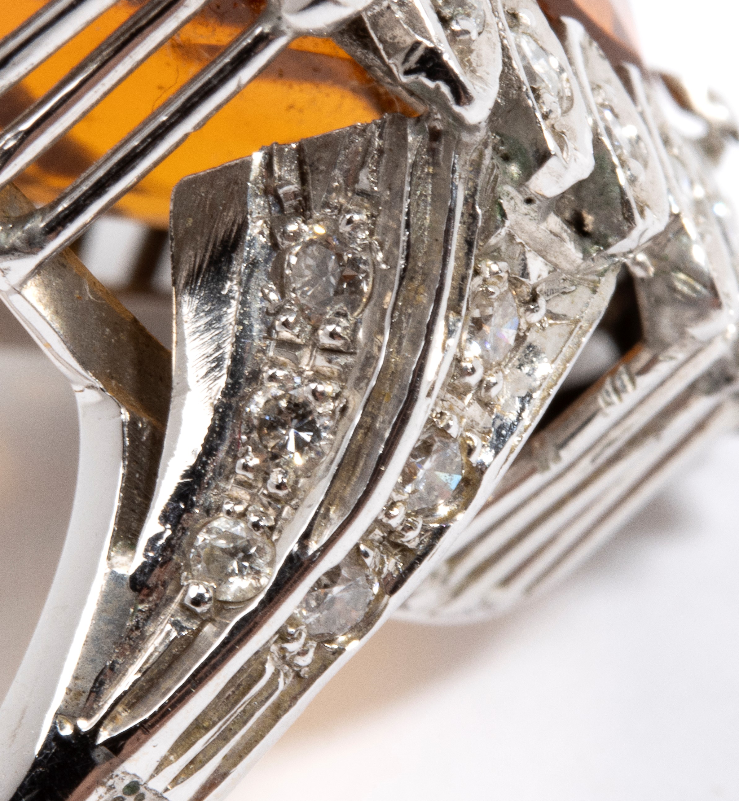 Anello in oro con diamanti e quarzo citrino