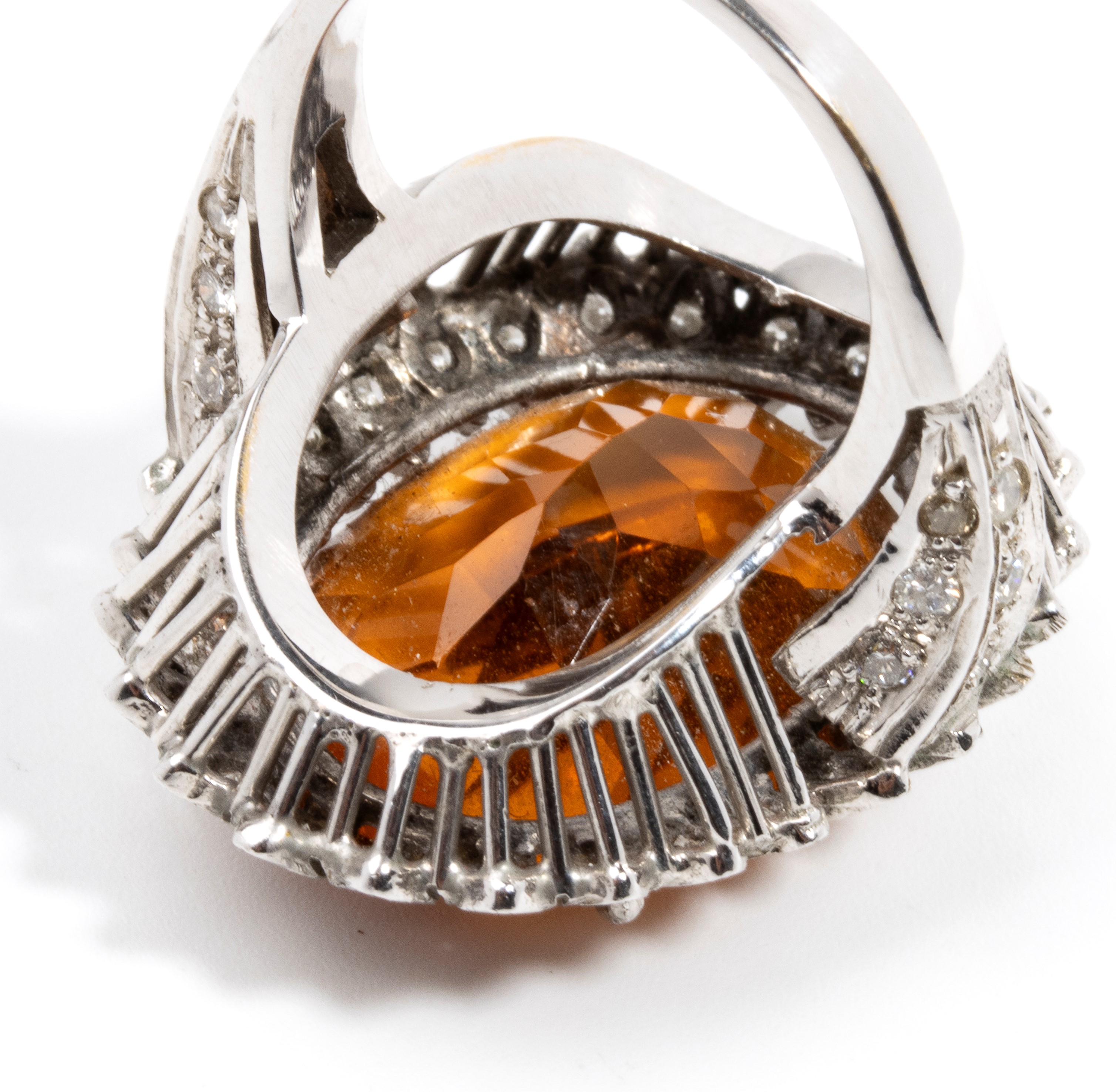 Anello in oro con diamanti e quarzo citrino