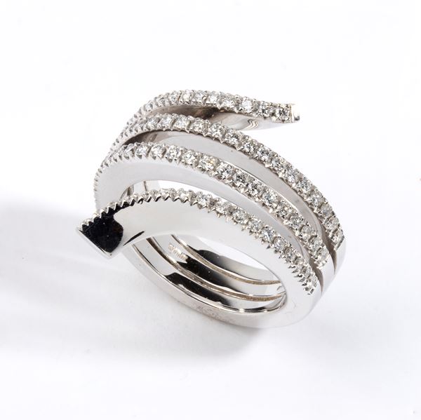 Anello in oro con diamanti