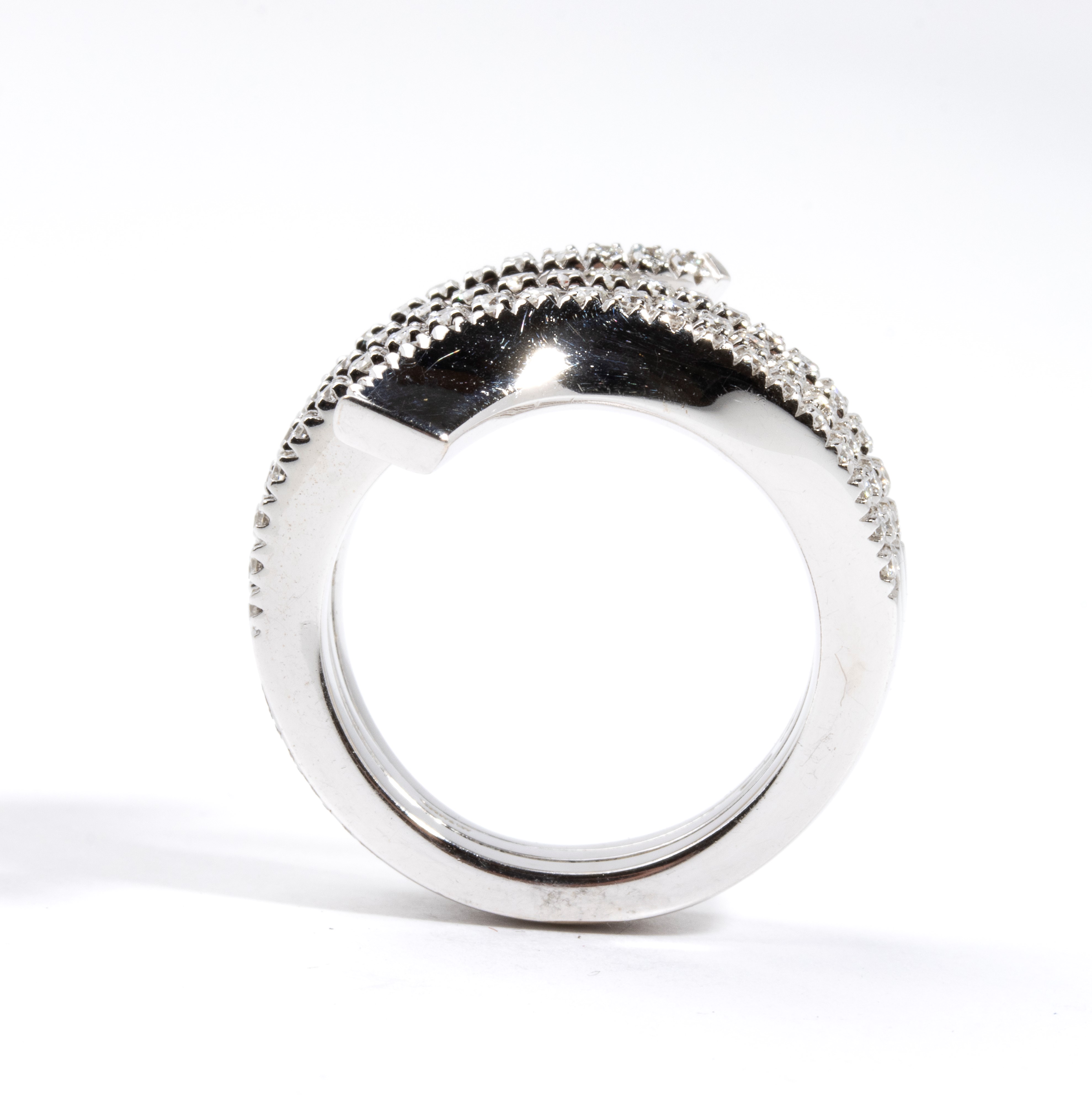 Anello in oro con diamanti