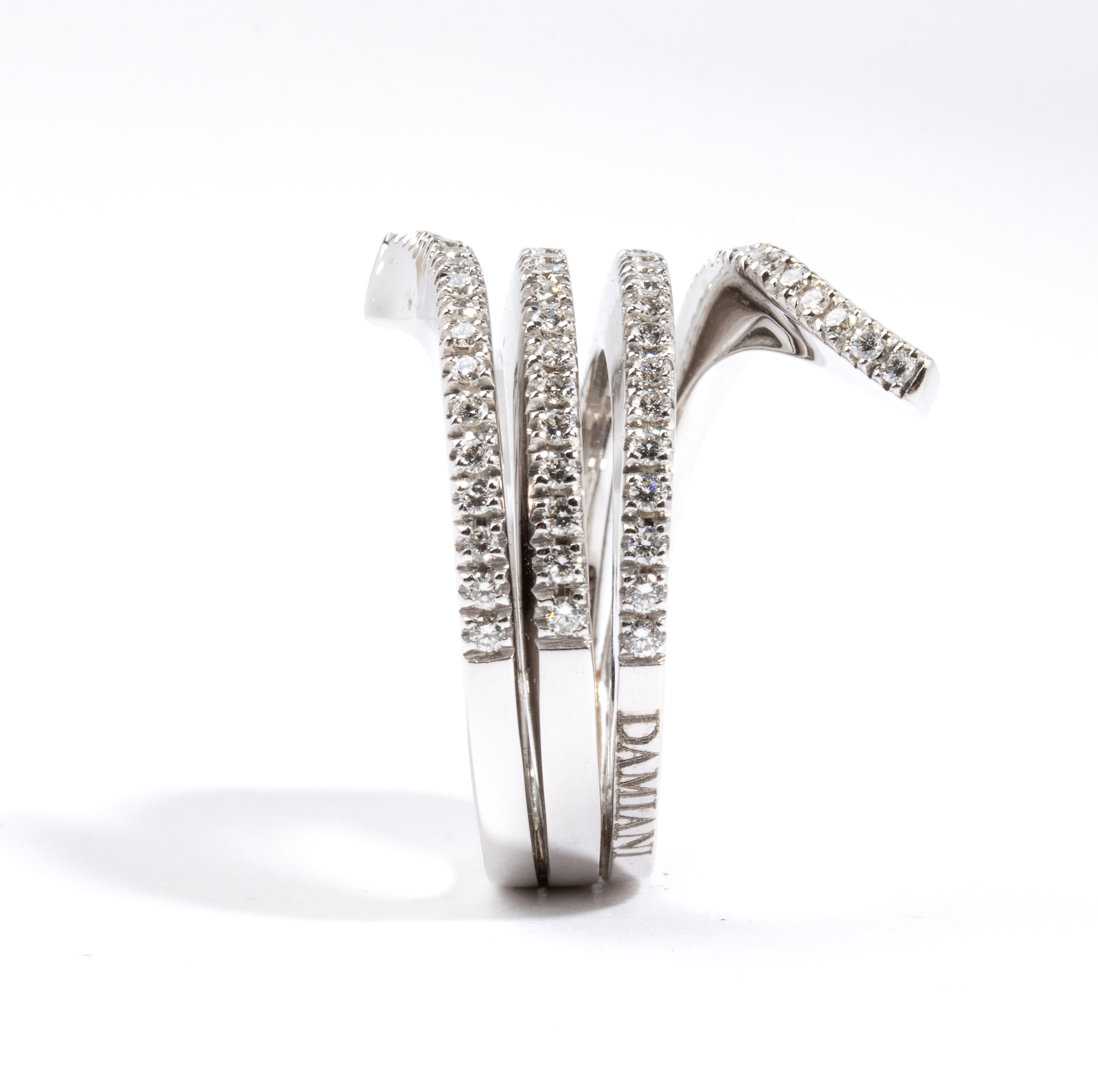 Anello in oro con diamanti