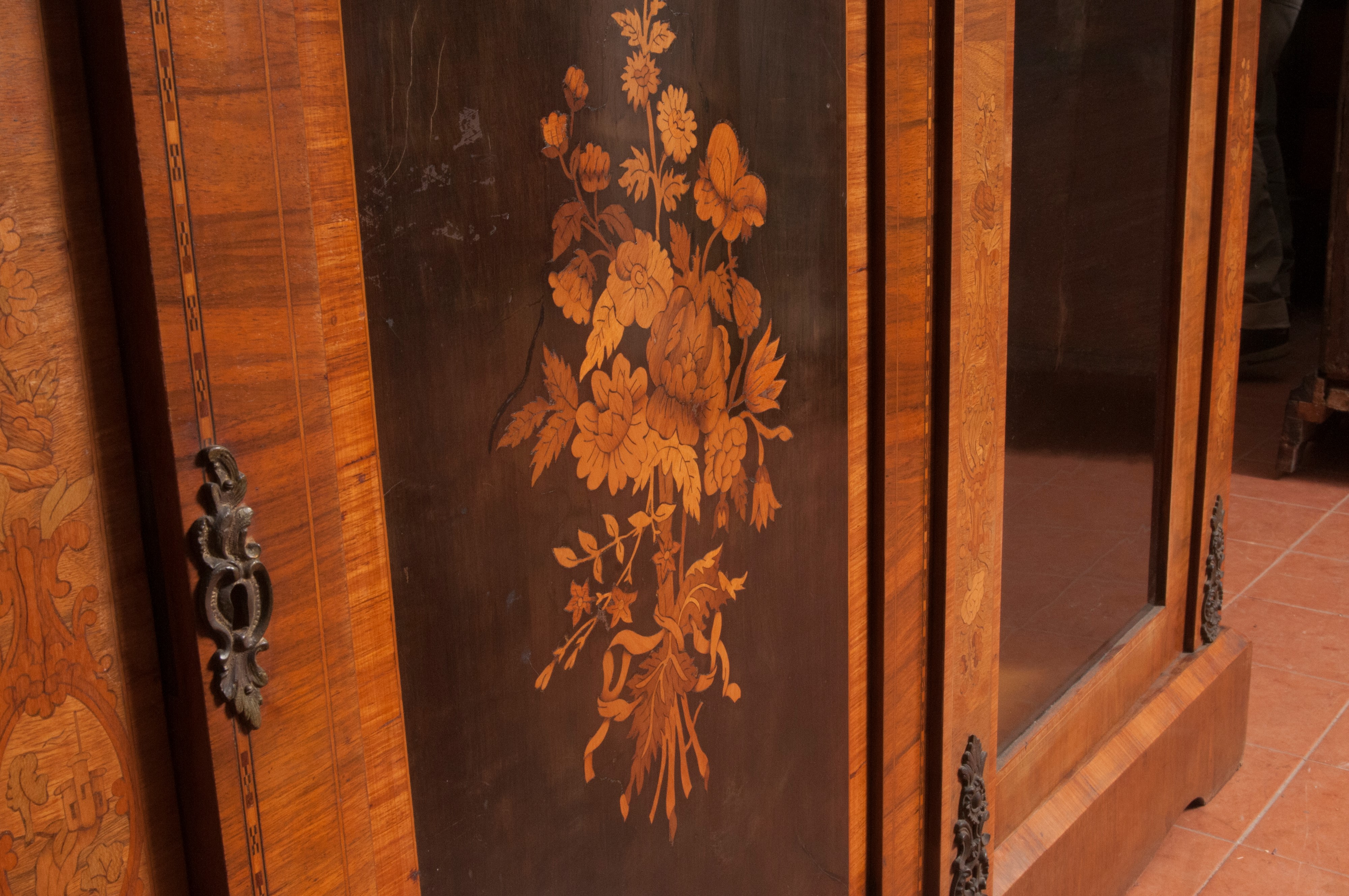 Credenza da Appoggio a Tre Sportelli