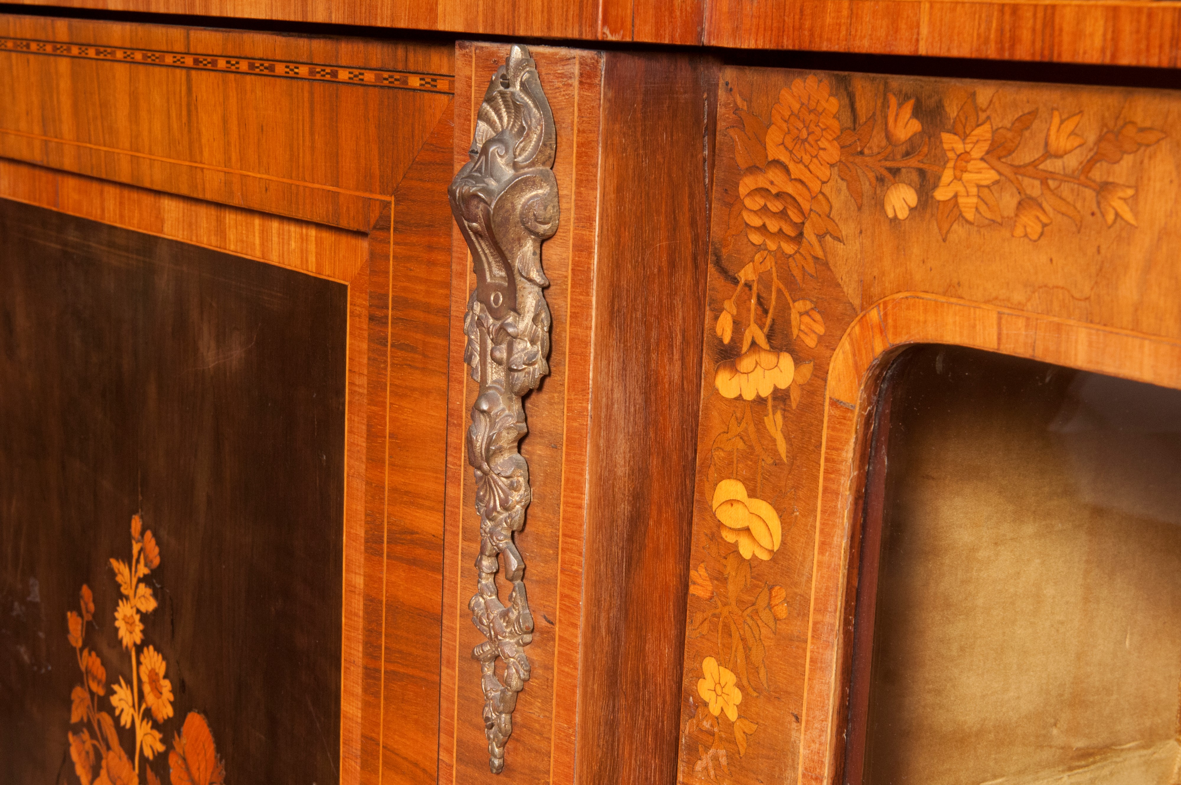 Credenza da Appoggio a Tre Sportelli