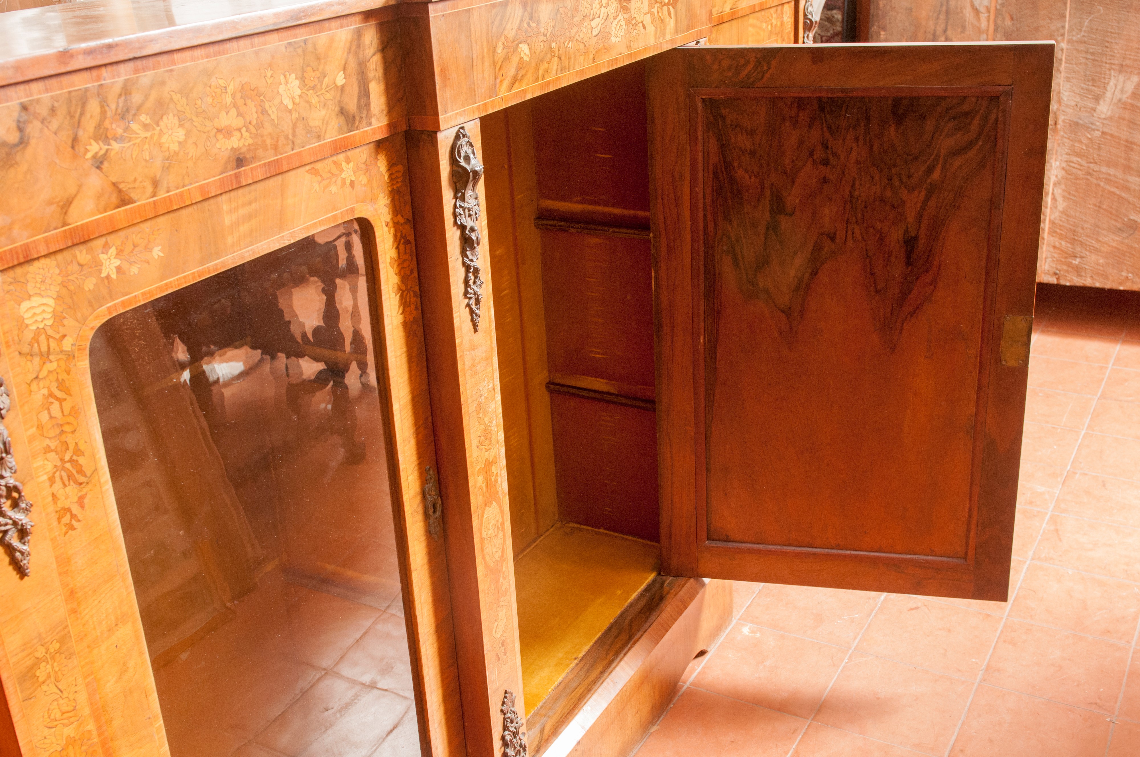 Credenza da Appoggio a Tre Sportelli