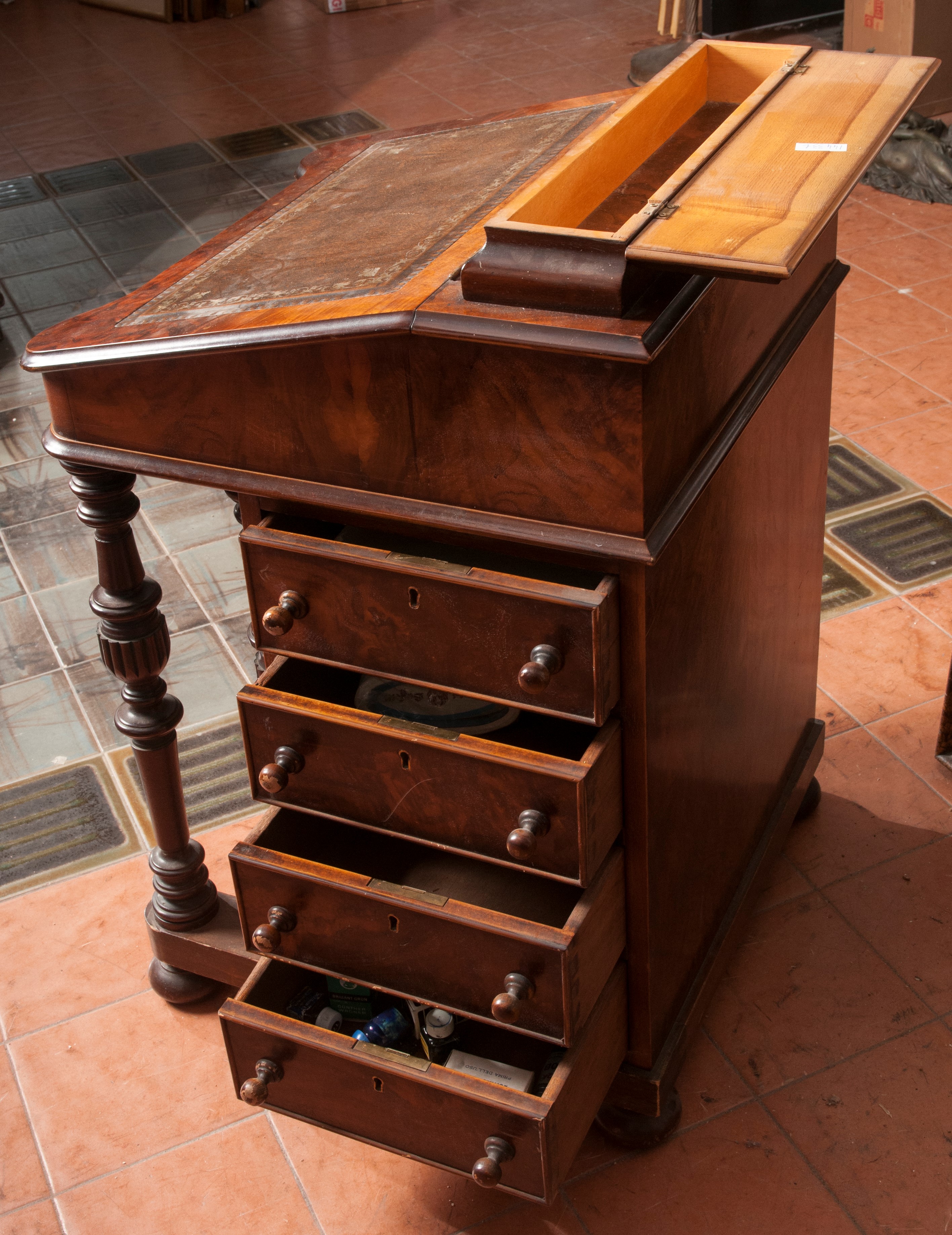 Davemport a quattro cassetti, legno di mogano, piano a ribalta (metà XX secolo)