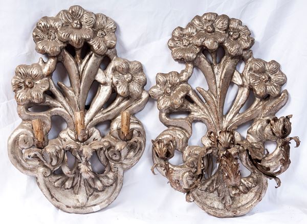 Lot of three appliques