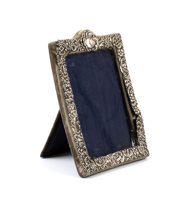 W. J. MYATT &amp; Co. - Cornice inglese in argento