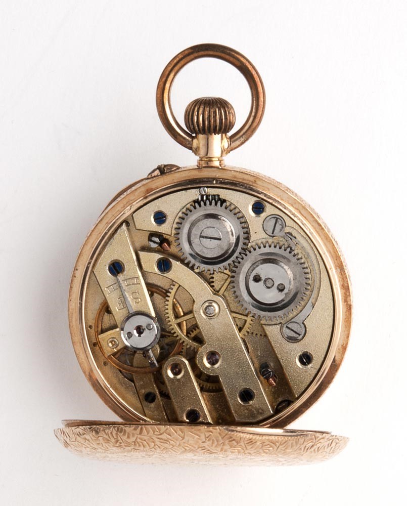 Orologio da tasca svizzero, cassa in oro 14k incisa con quadrante in smalto rosa