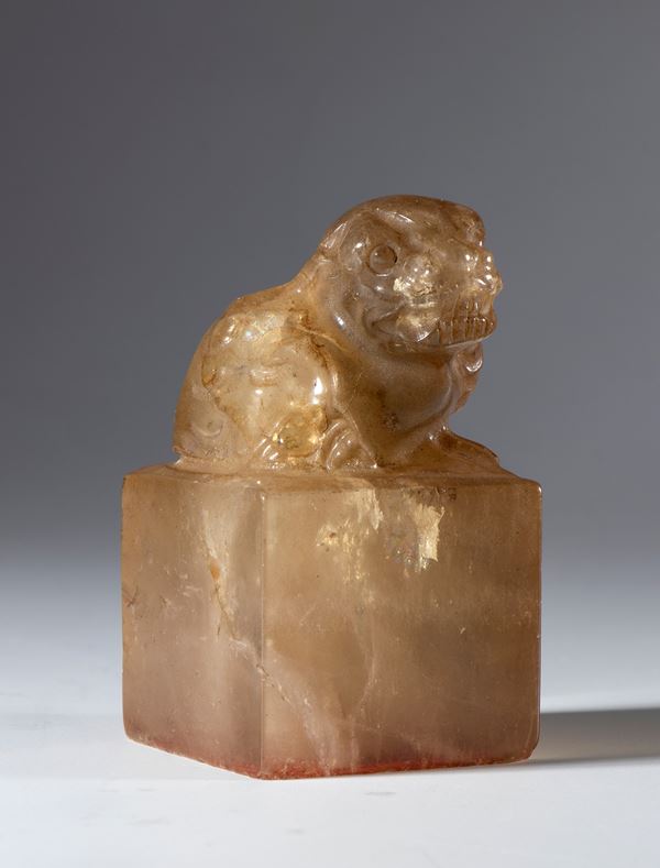A beautiful clear quartz seal with a handle carved in the shape of a tiger. China, 19th century