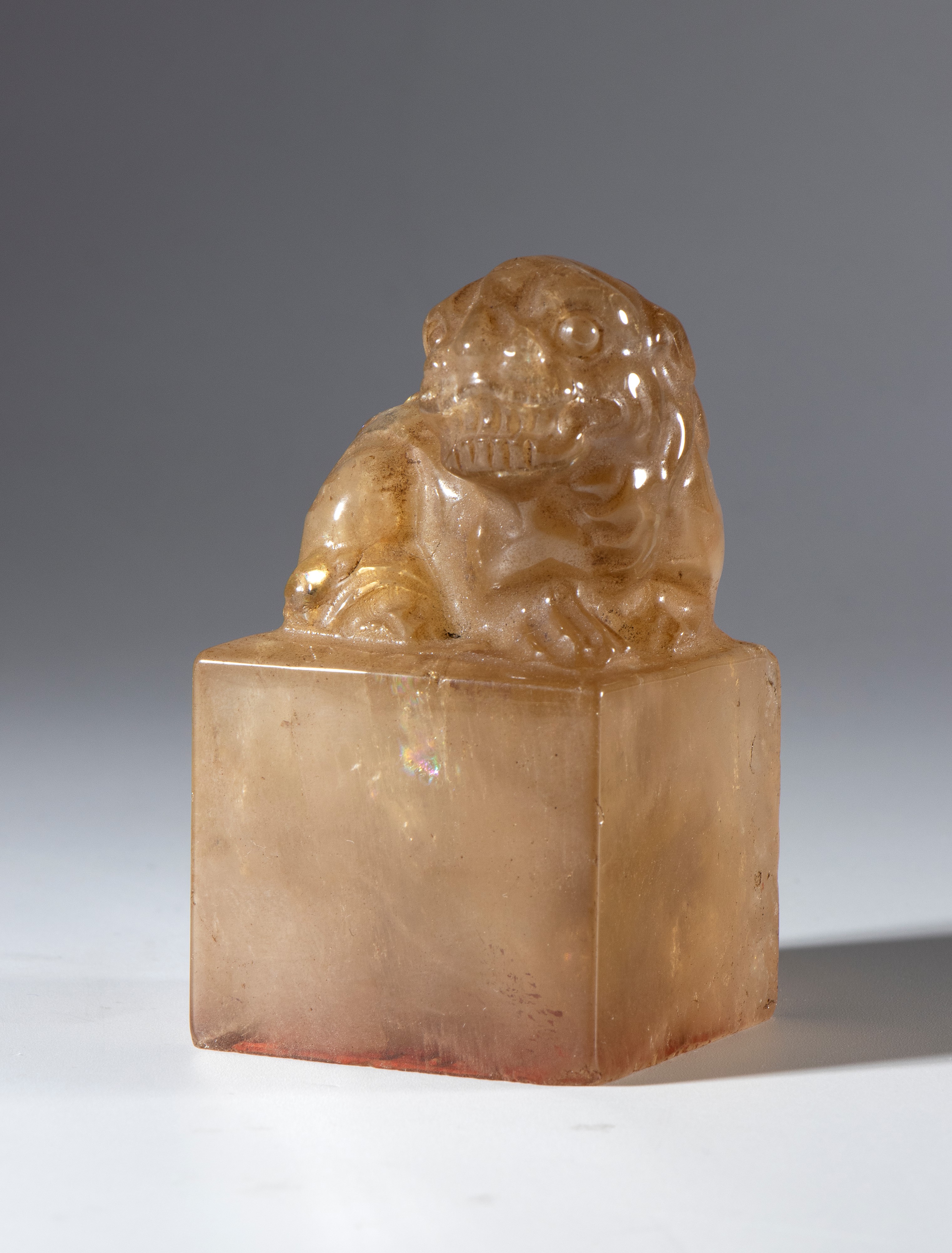 Sigillo, quarzo ialino con impugnatura scolpita a forma di tigre, Cina, dinastia Qing (1644-1912)...