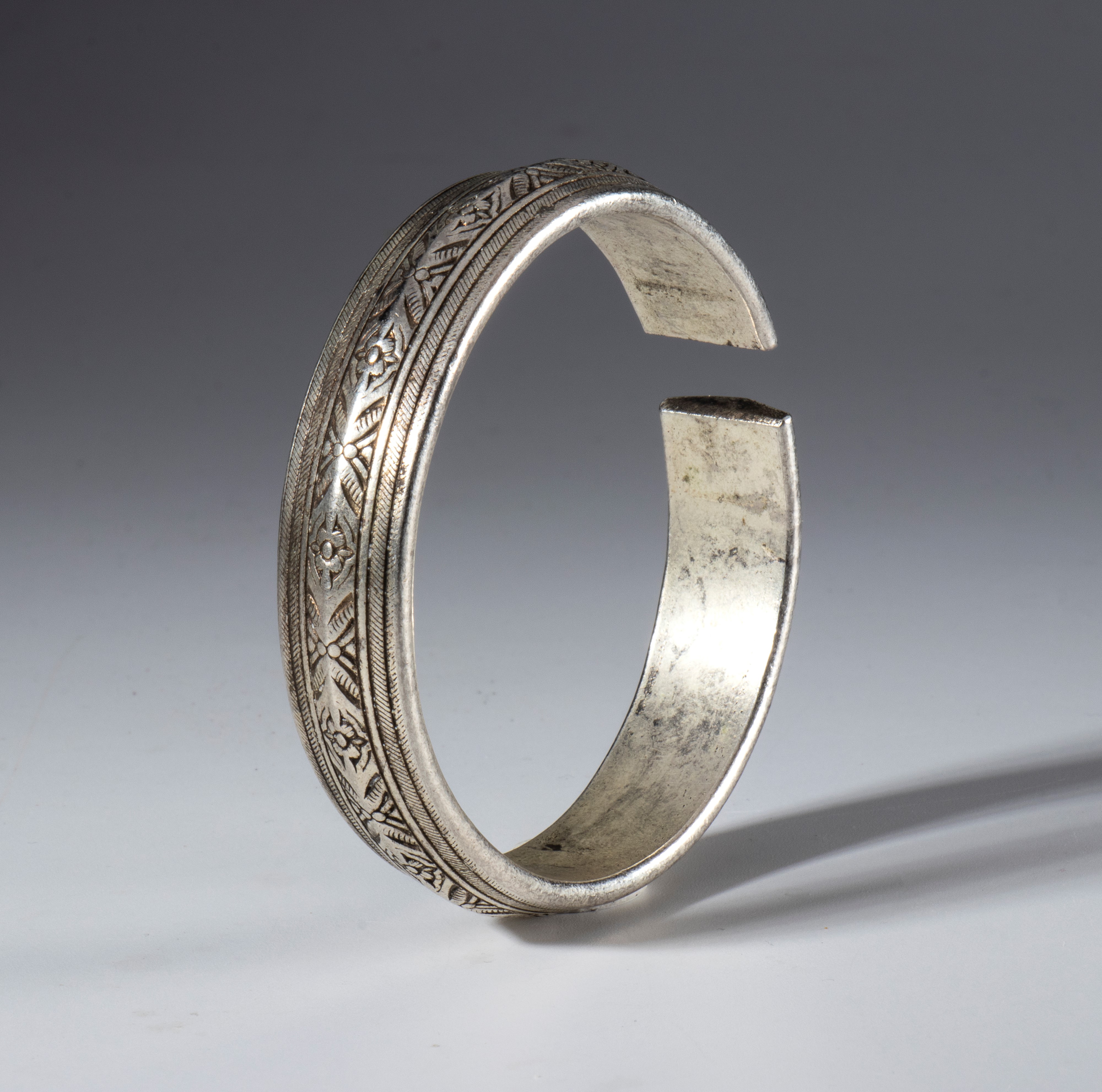 Bracciale ornamentale, argento, Tibet, XIX secolo