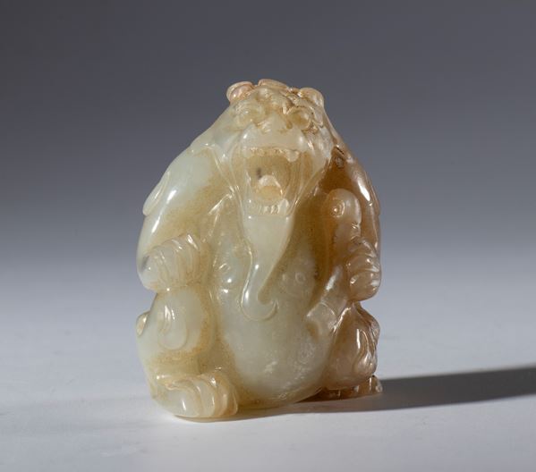 Small Hotan jade bear sculpture. China, 19th century