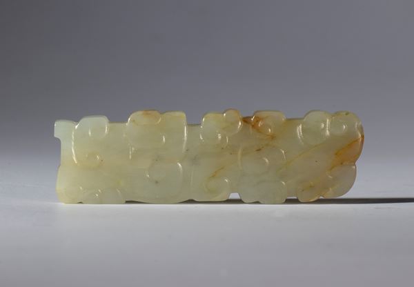 A Hotan jade ornamental pendant with a schematic dragon figure. China, 17th century.