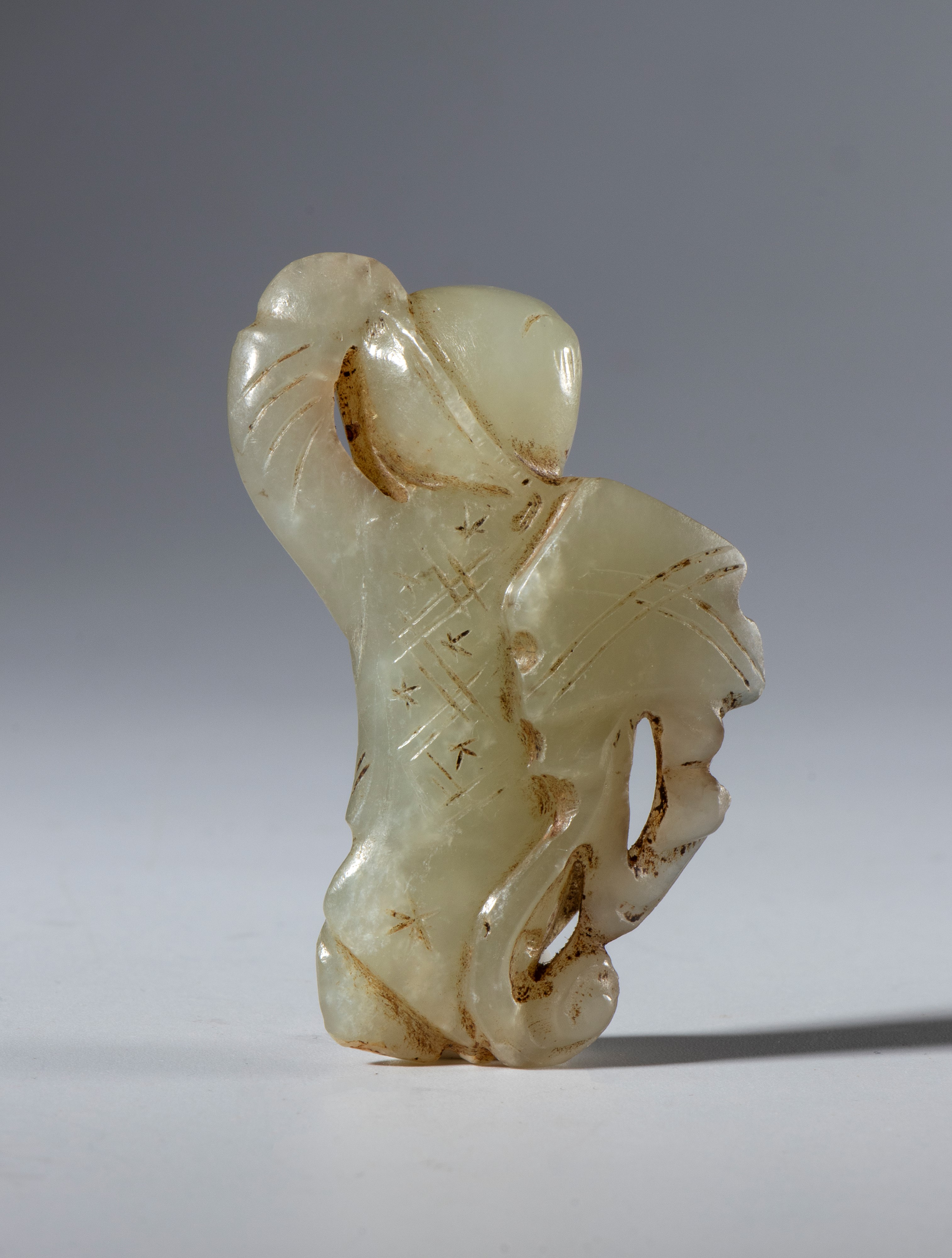 Scultura in giada Hotan, Fanciullo con aquilone (Cina, dinastia Qing, XIX secolo)