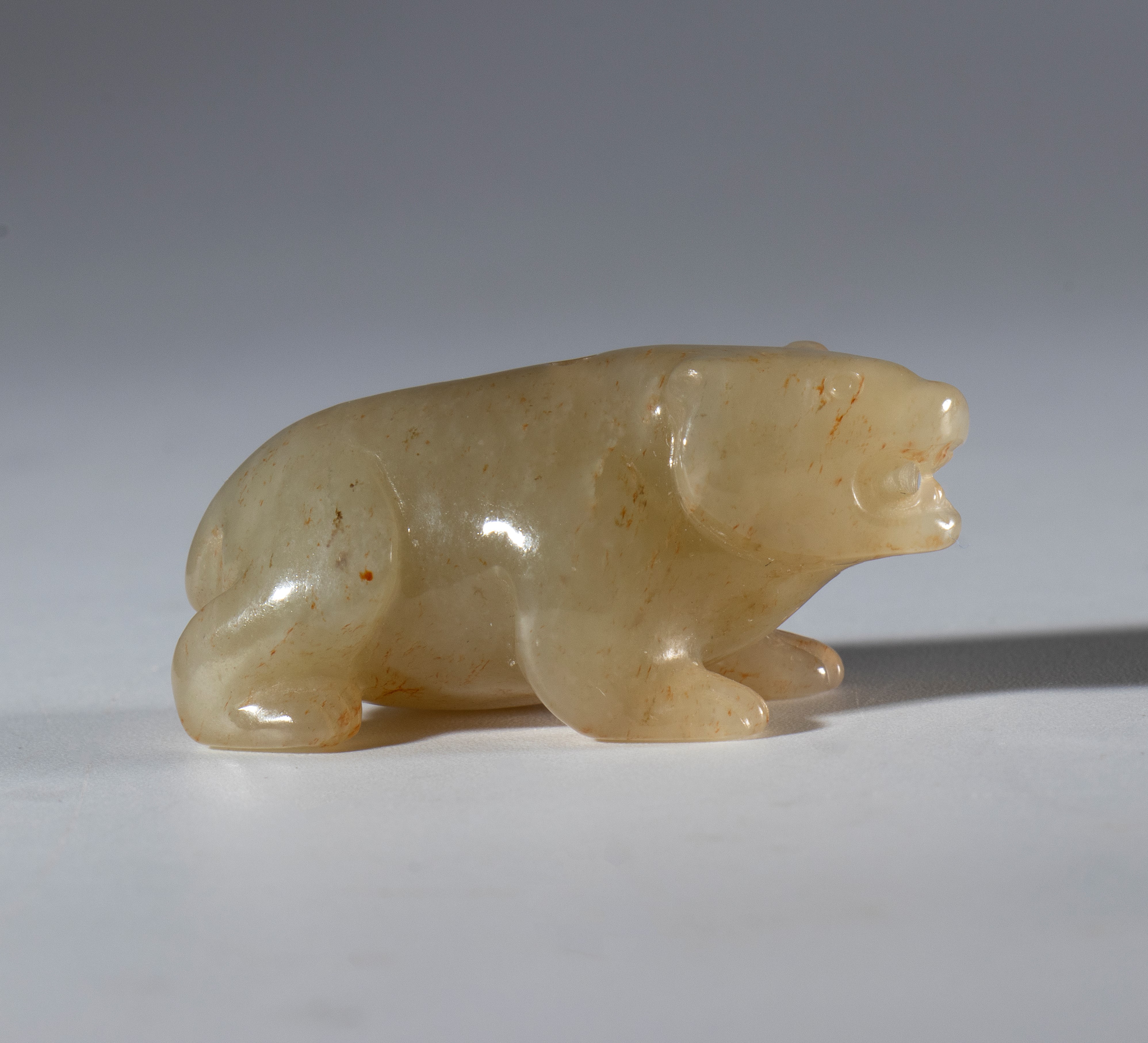 Giada Hotan, Tre piccole sculture raffiguranti cavallo, orso e creatura mitica, Cina, dinastia Qi...