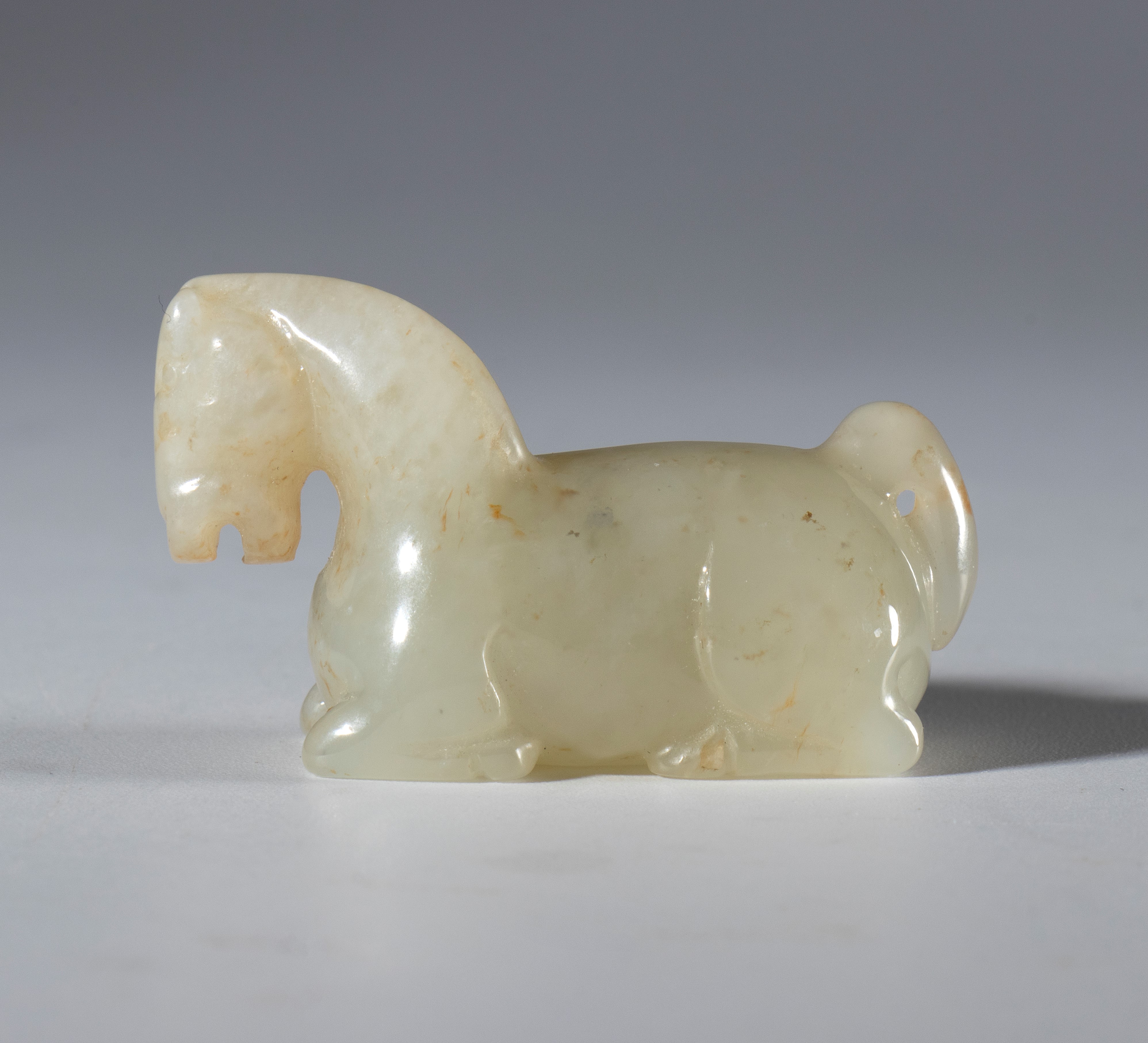 Giada Hotan, Tre piccole sculture raffiguranti cavallo, orso e creatura mitica, Cina, dinastia Qi...