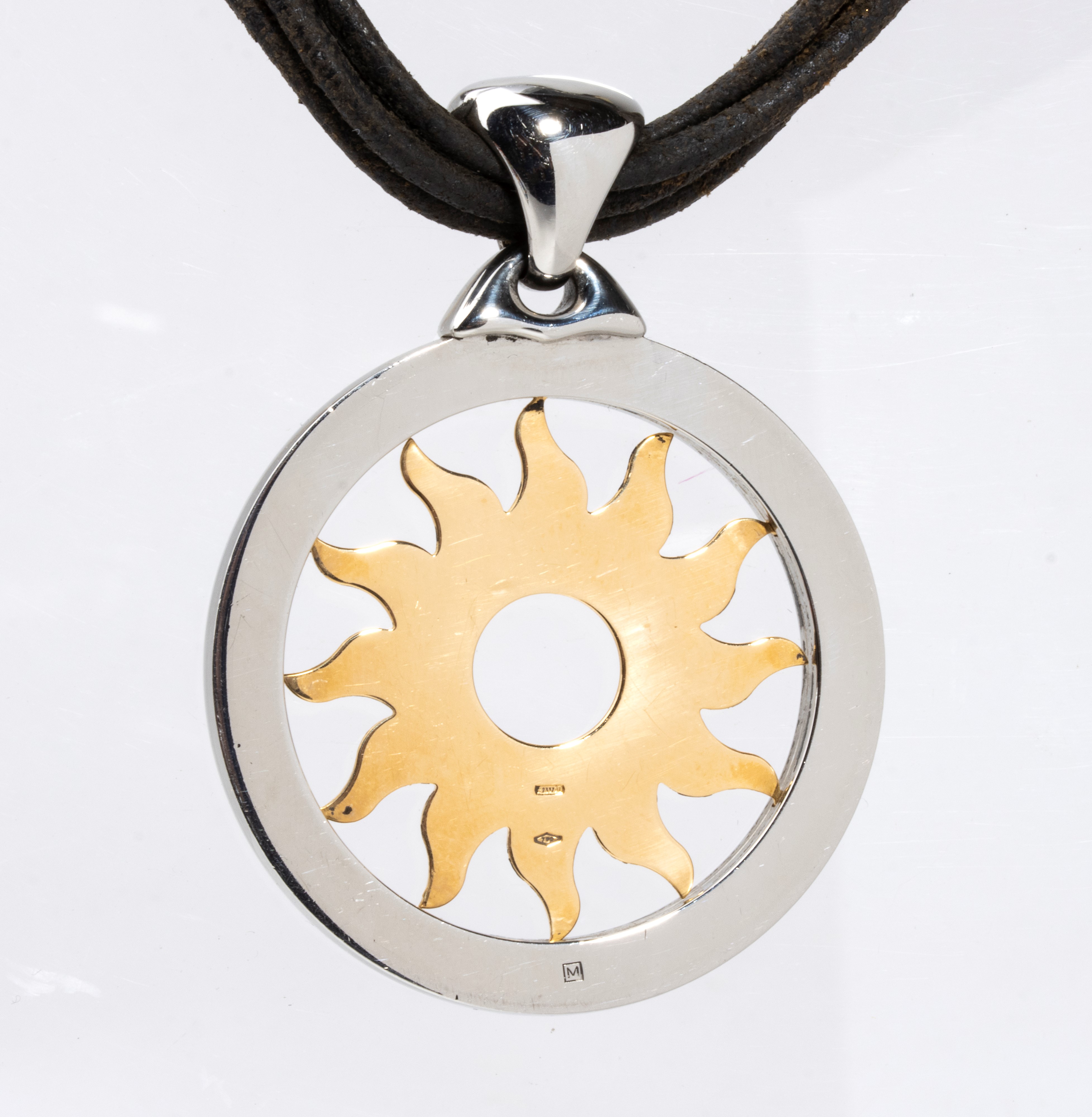 Collezione TONDO: girocollo con pendente sole in oro e acciaio