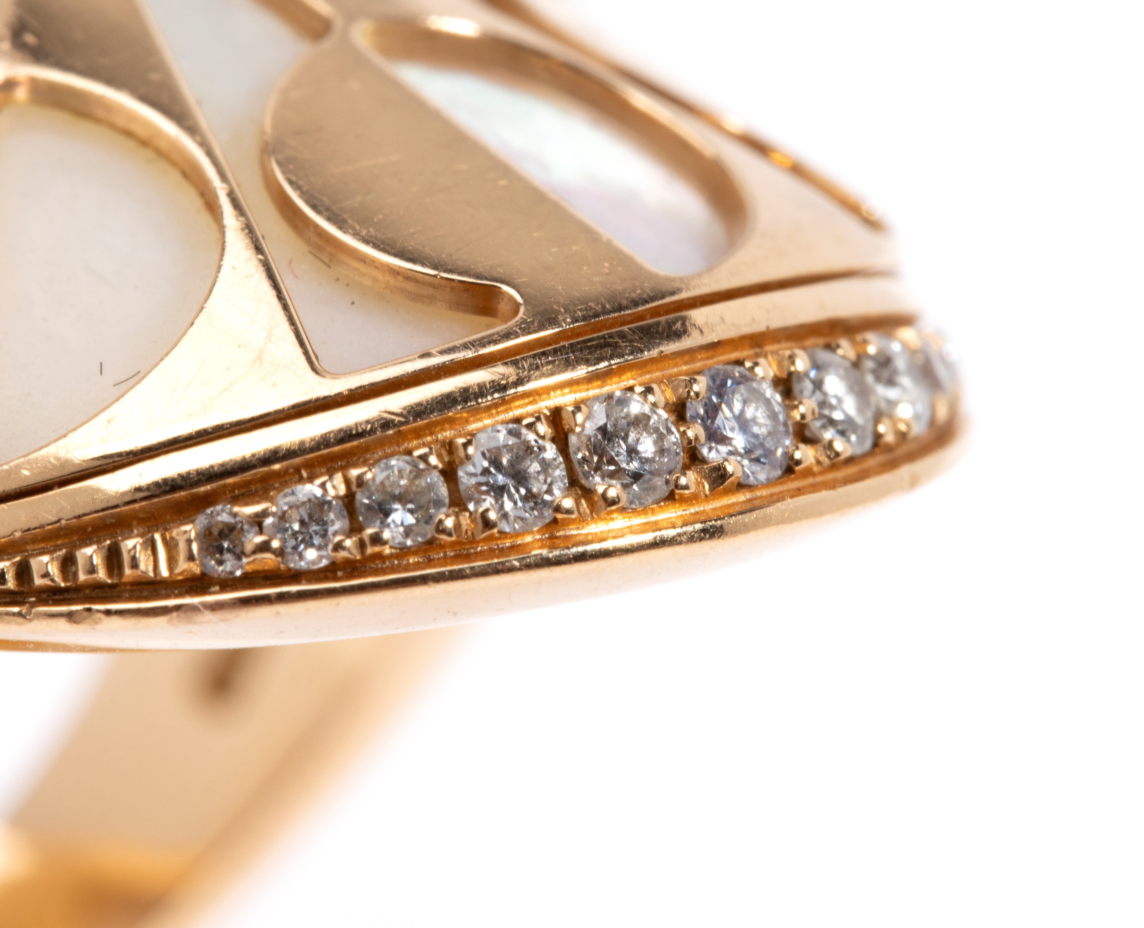 Collezione Intarsio: anello in oro con madreperla e diamanti