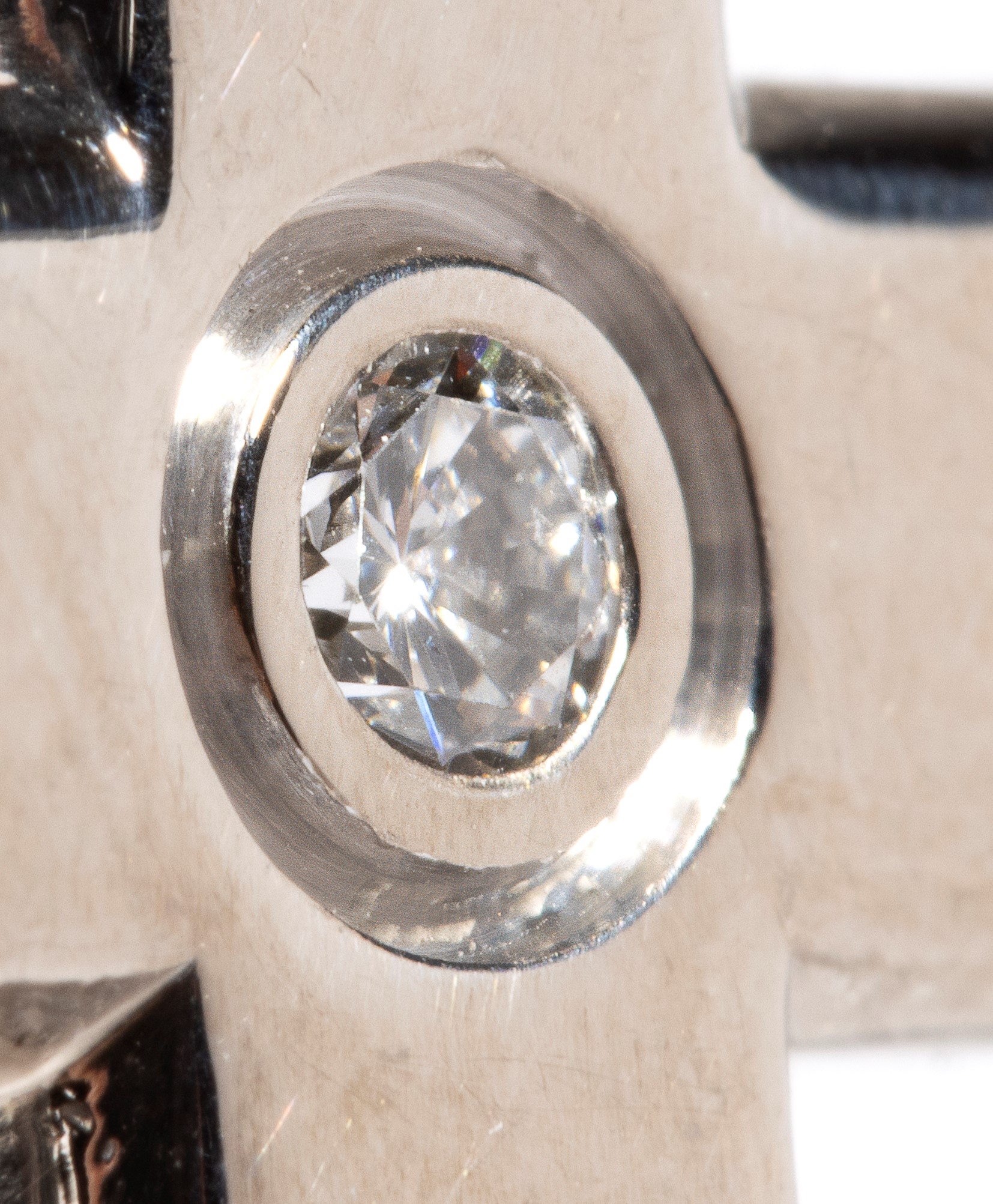 Pendente croce in oro con diamante