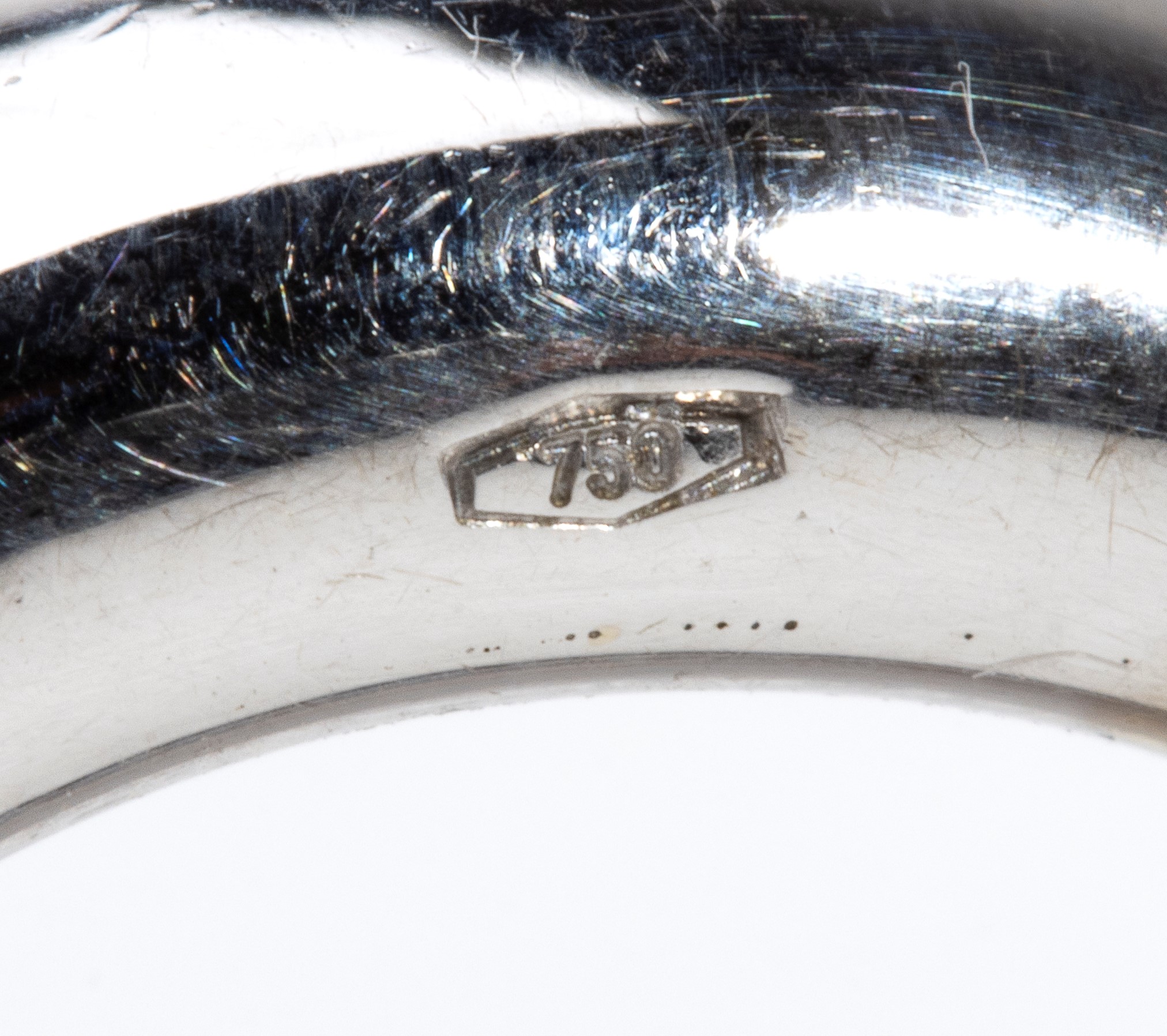 Anello a fascia in oro