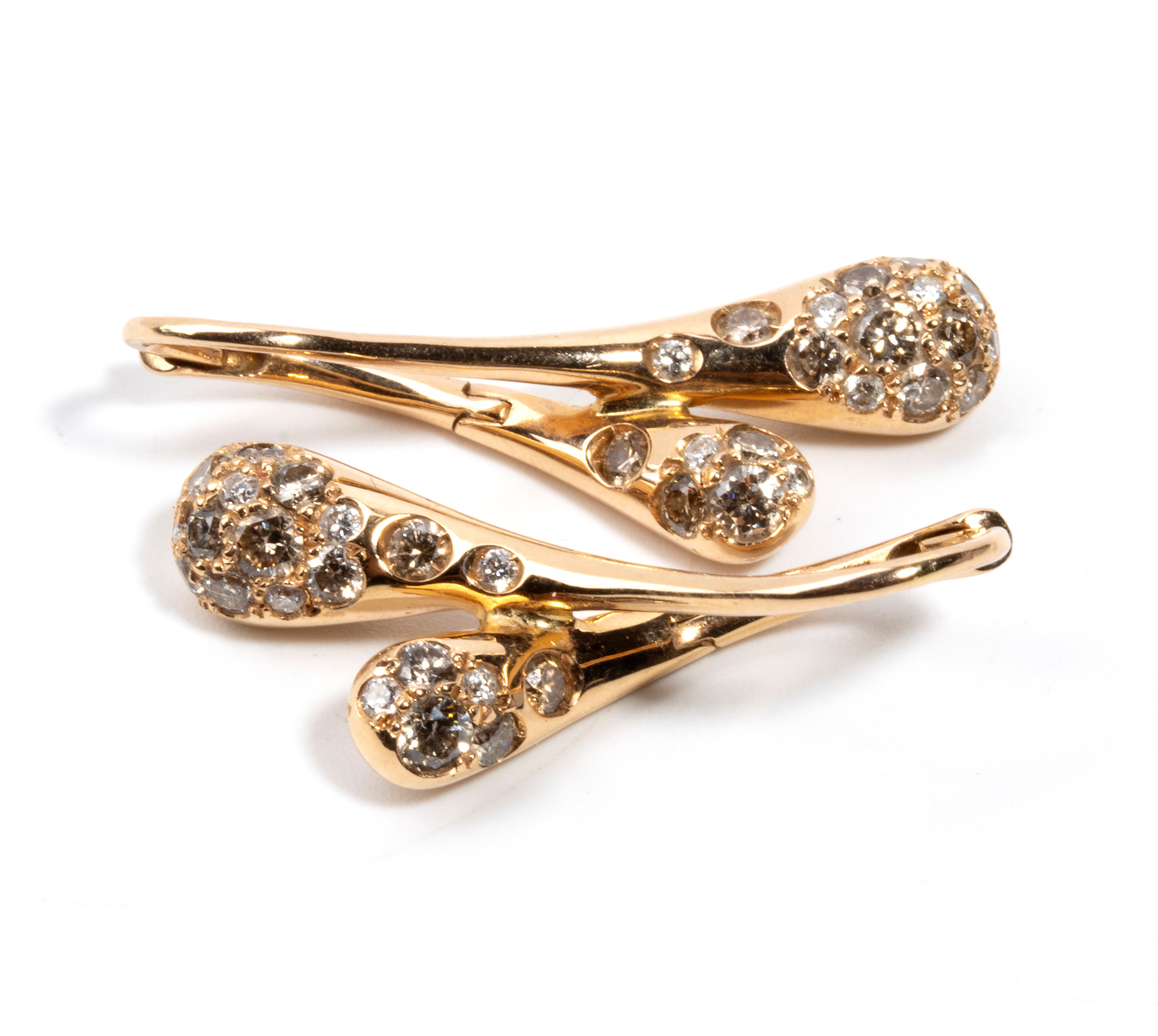 Paio di orecchini in oro con diamanti