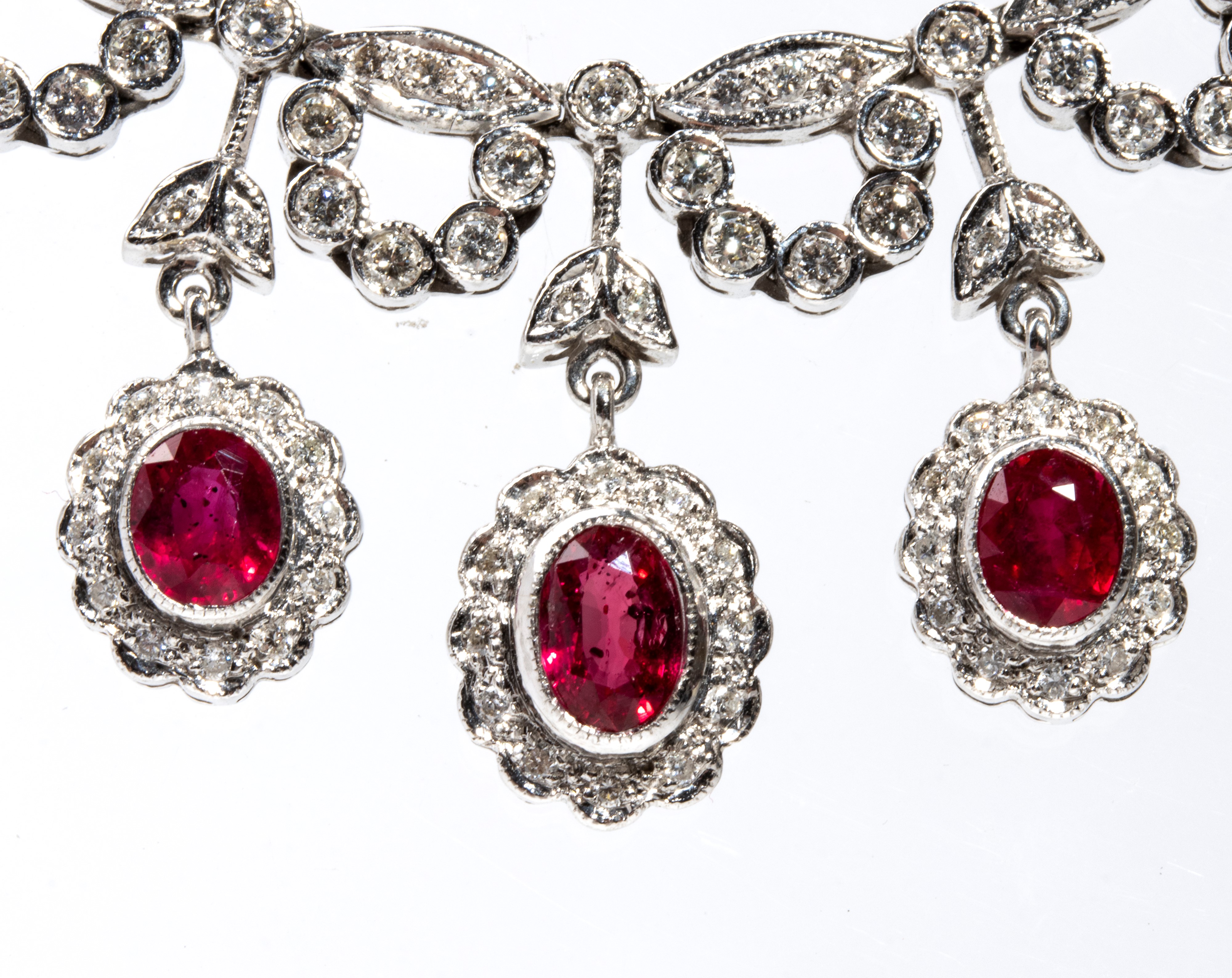 Girocollo in oro con diamanti e rubini